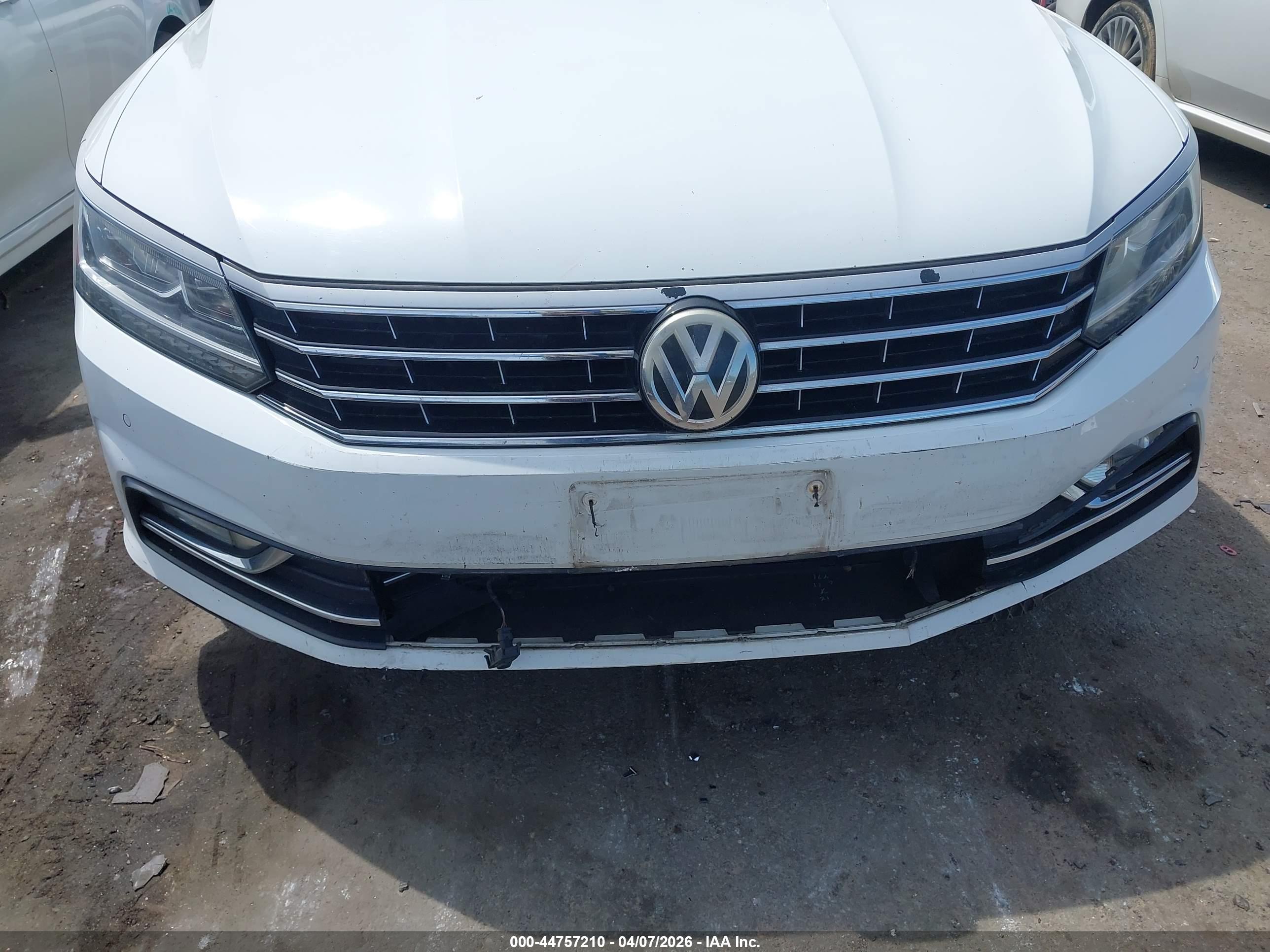 VOLKSWAGEN PASSAT image 6