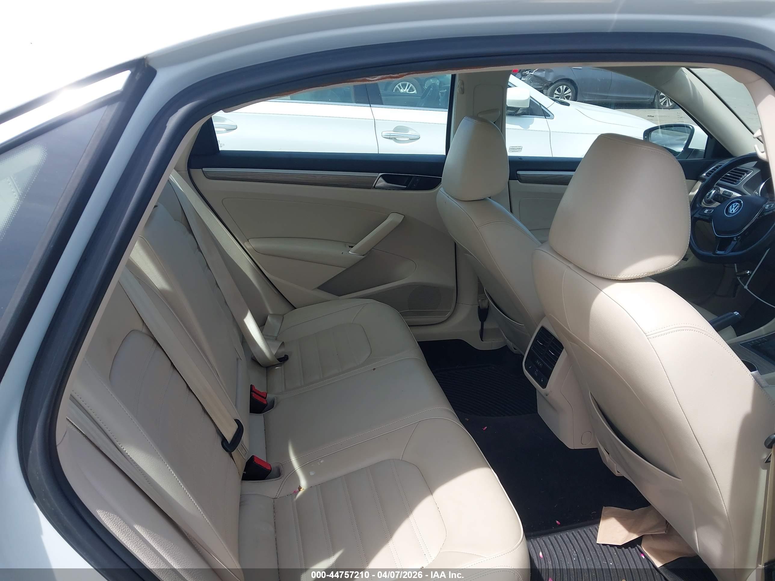 VOLKSWAGEN PASSAT image 8