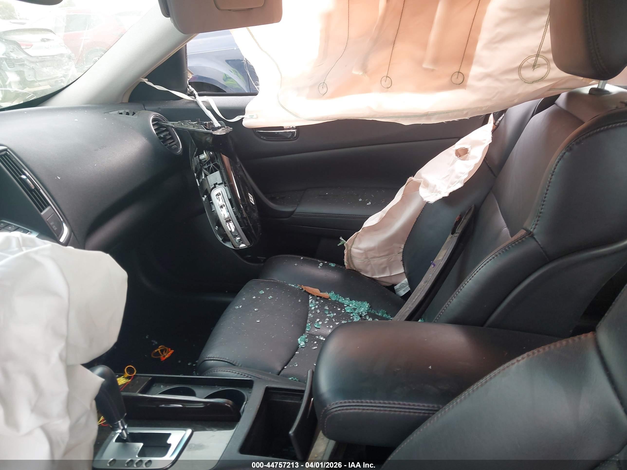 NISSAN MAXIMA image 5