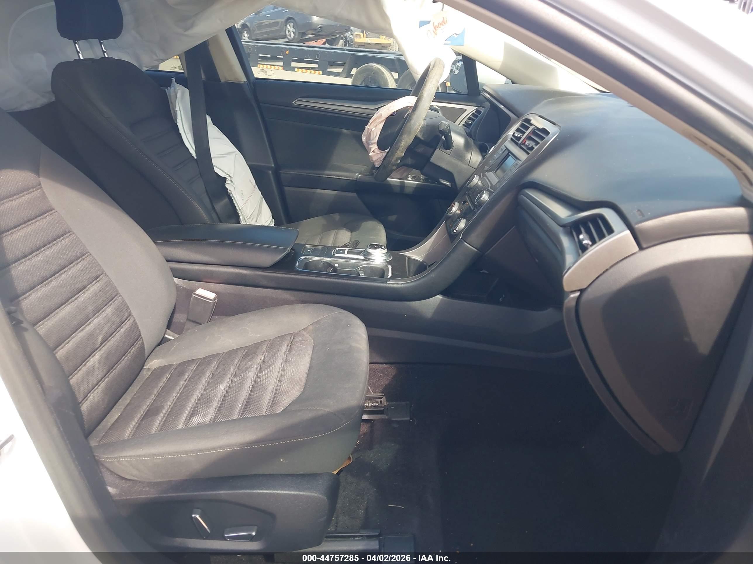 FORD FUSION image 5