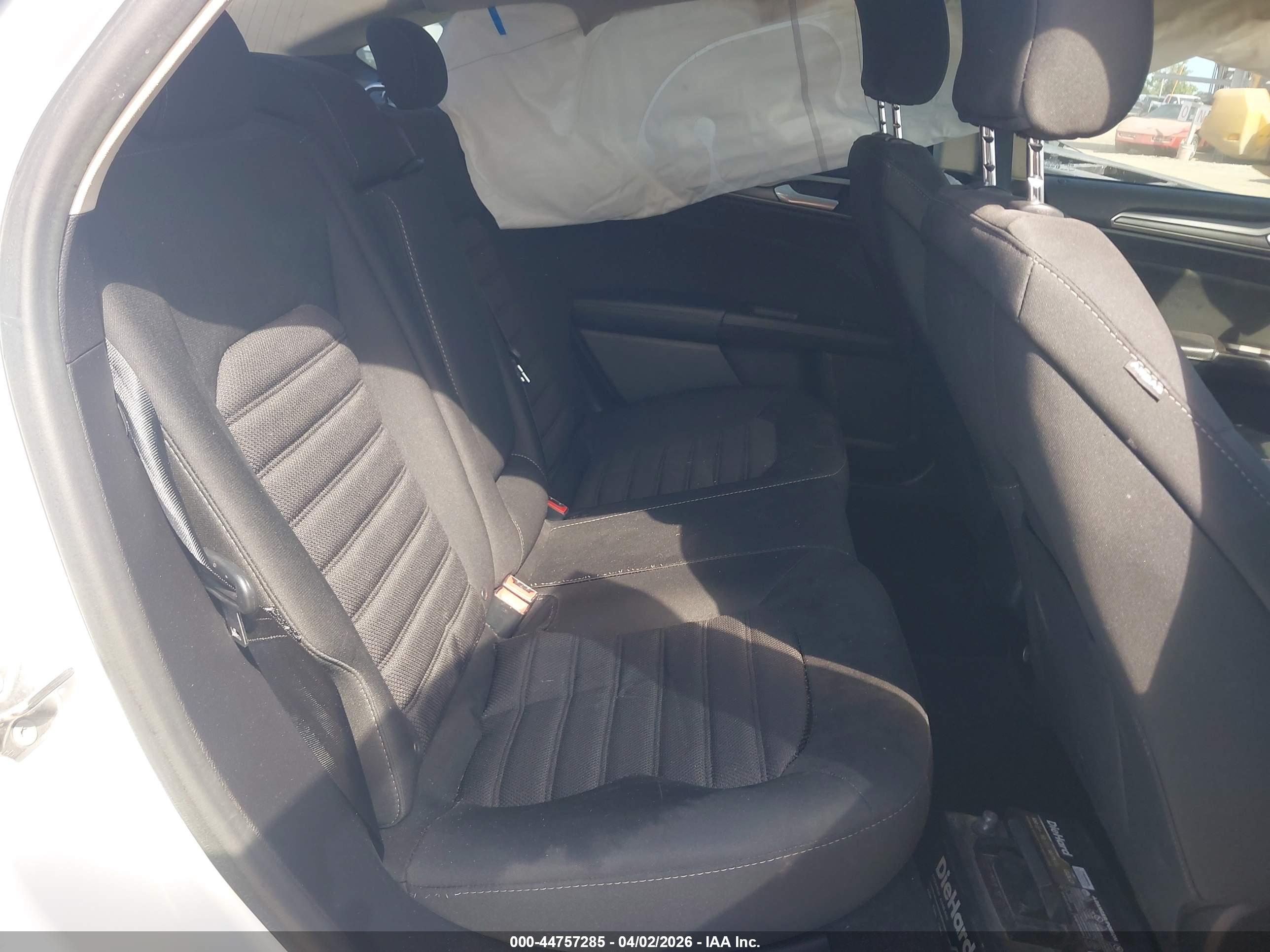 FORD FUSION image 8