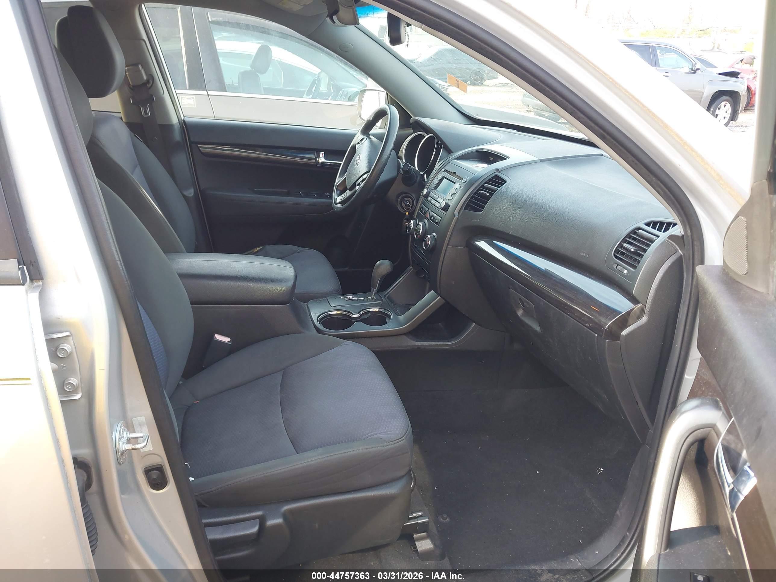 KIA SORENTO image 5