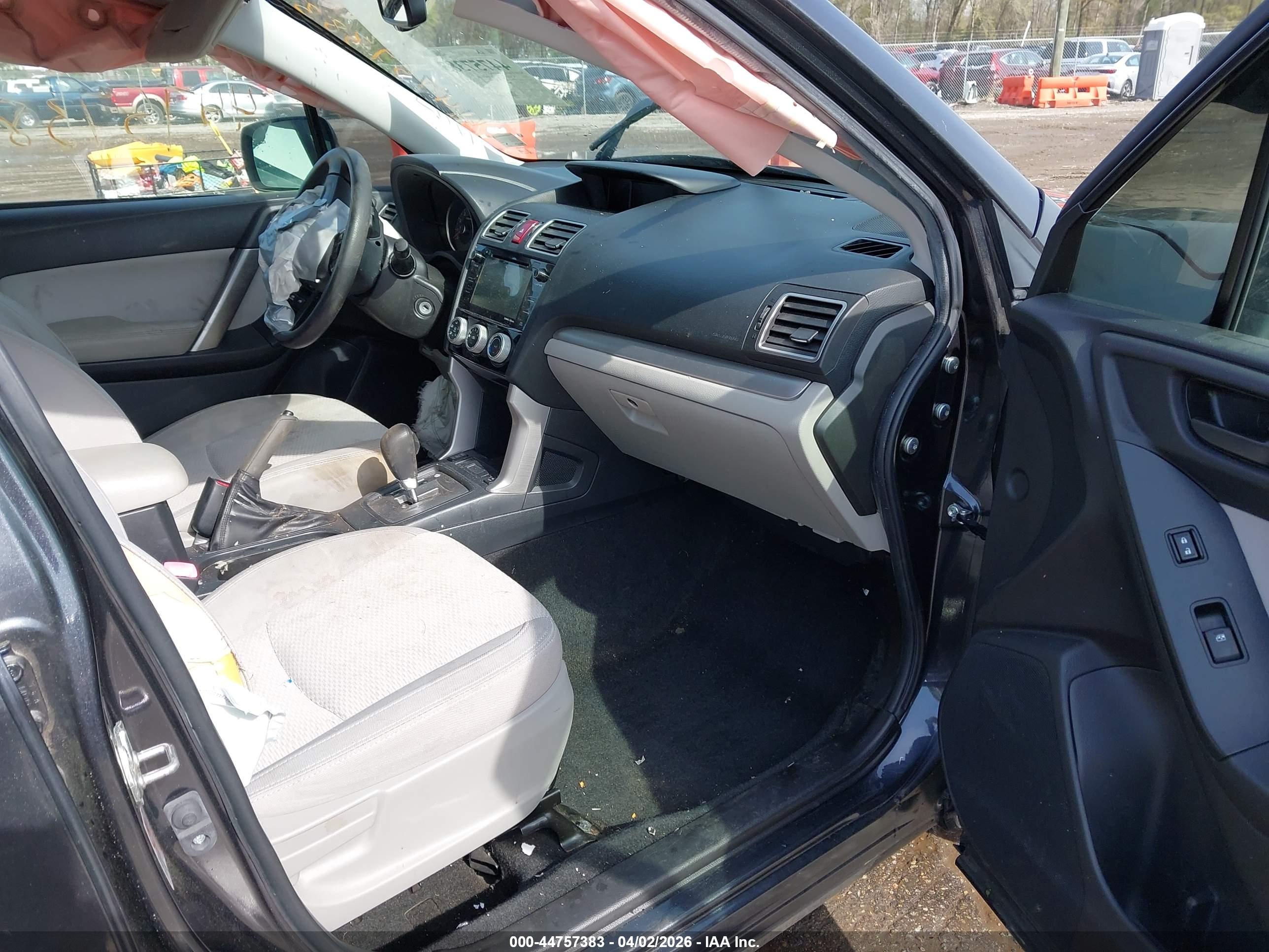 SUBARU FORESTER image 5