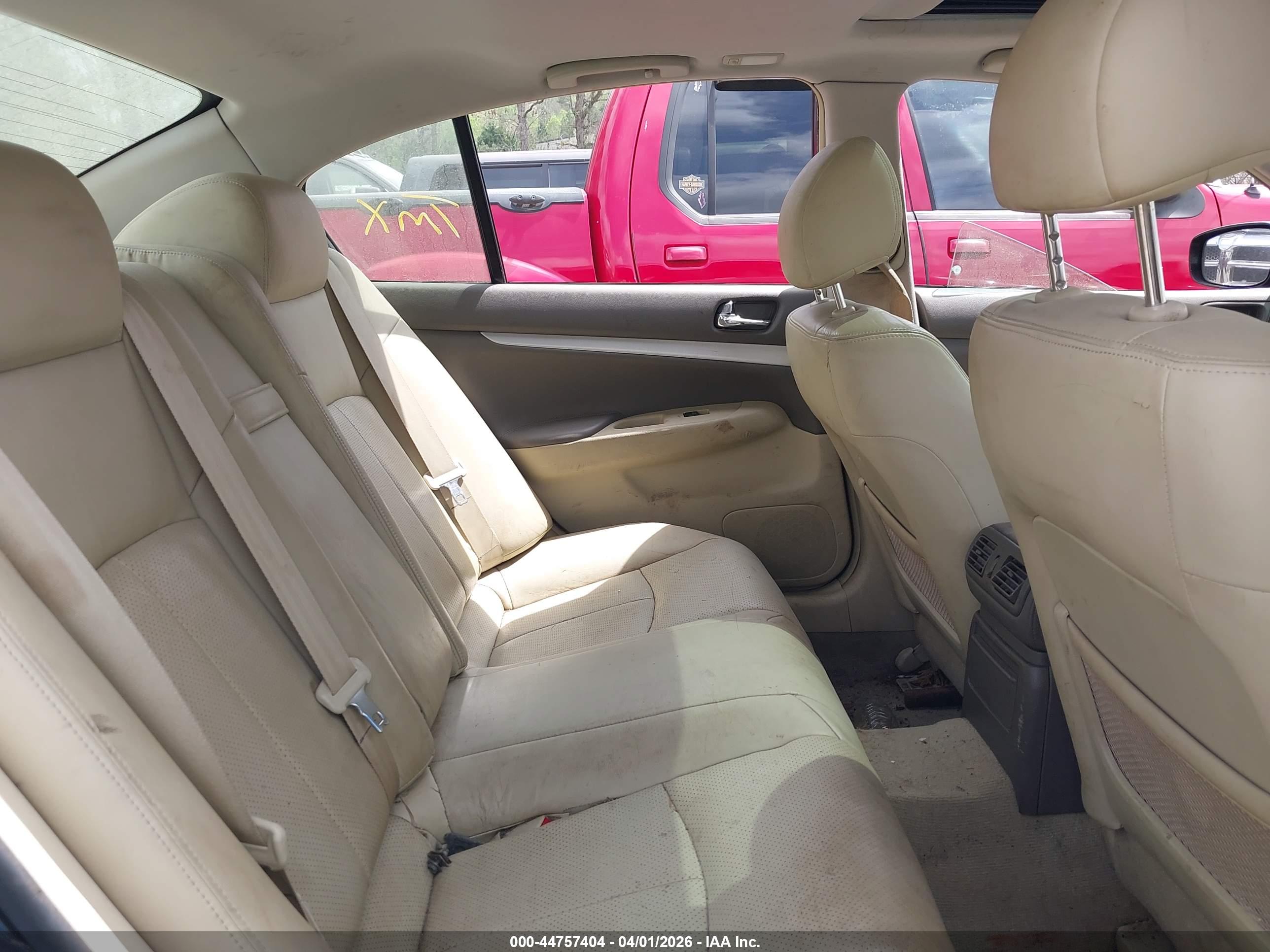 INFINITI G37 image 8