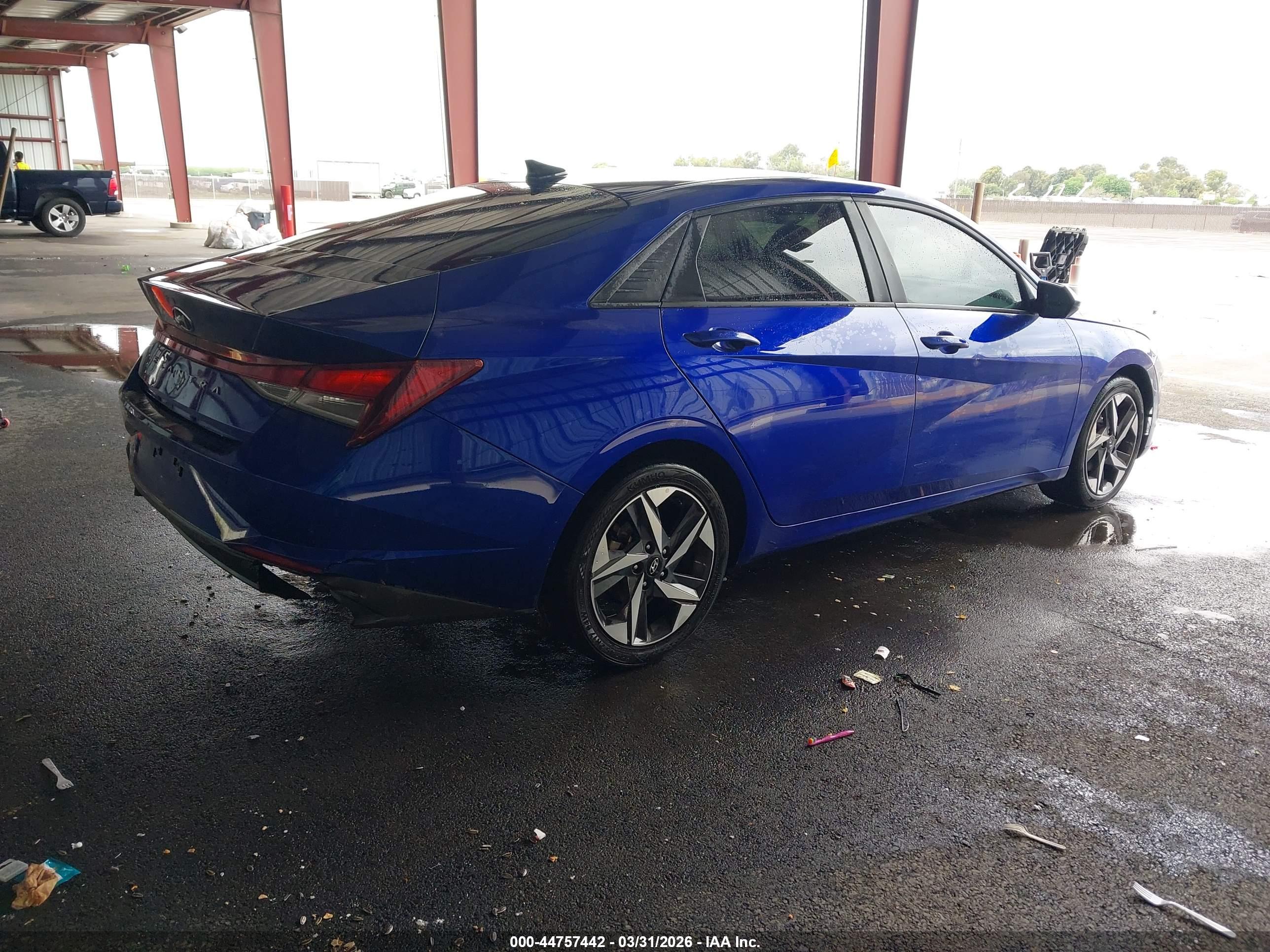 HYUNDAI ELANTRA image 4