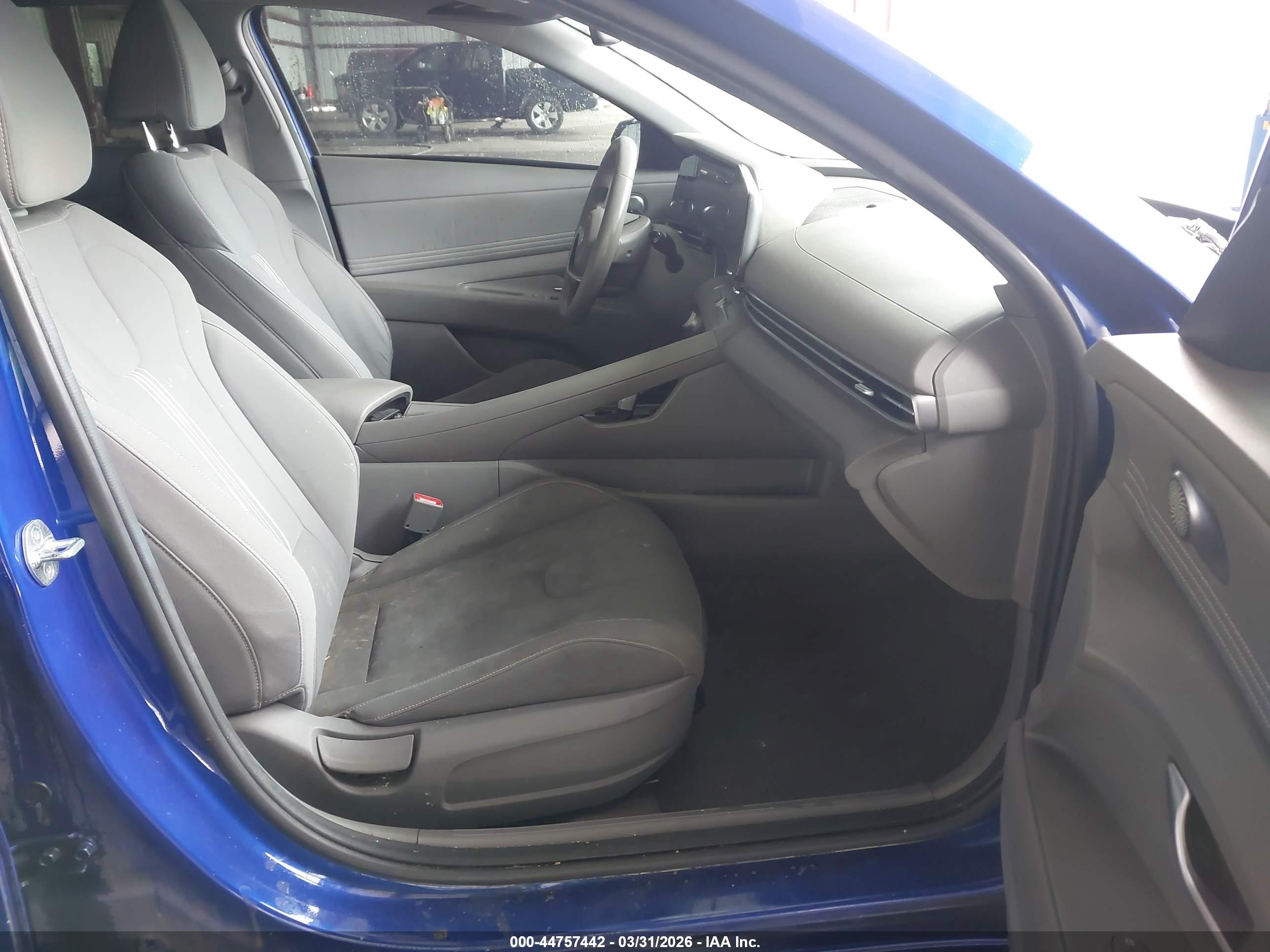 HYUNDAI ELANTRA image 5