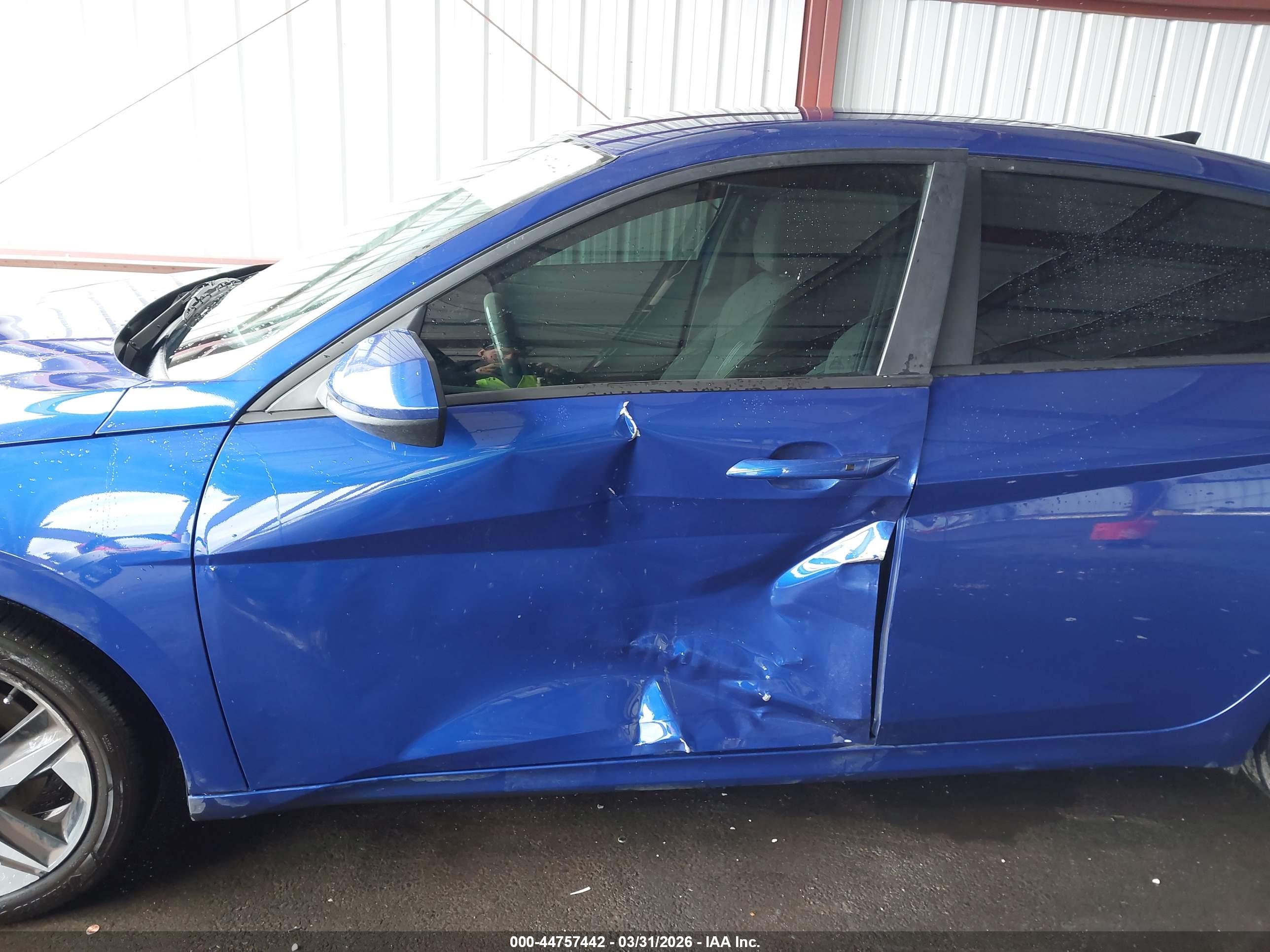 HYUNDAI ELANTRA image 6