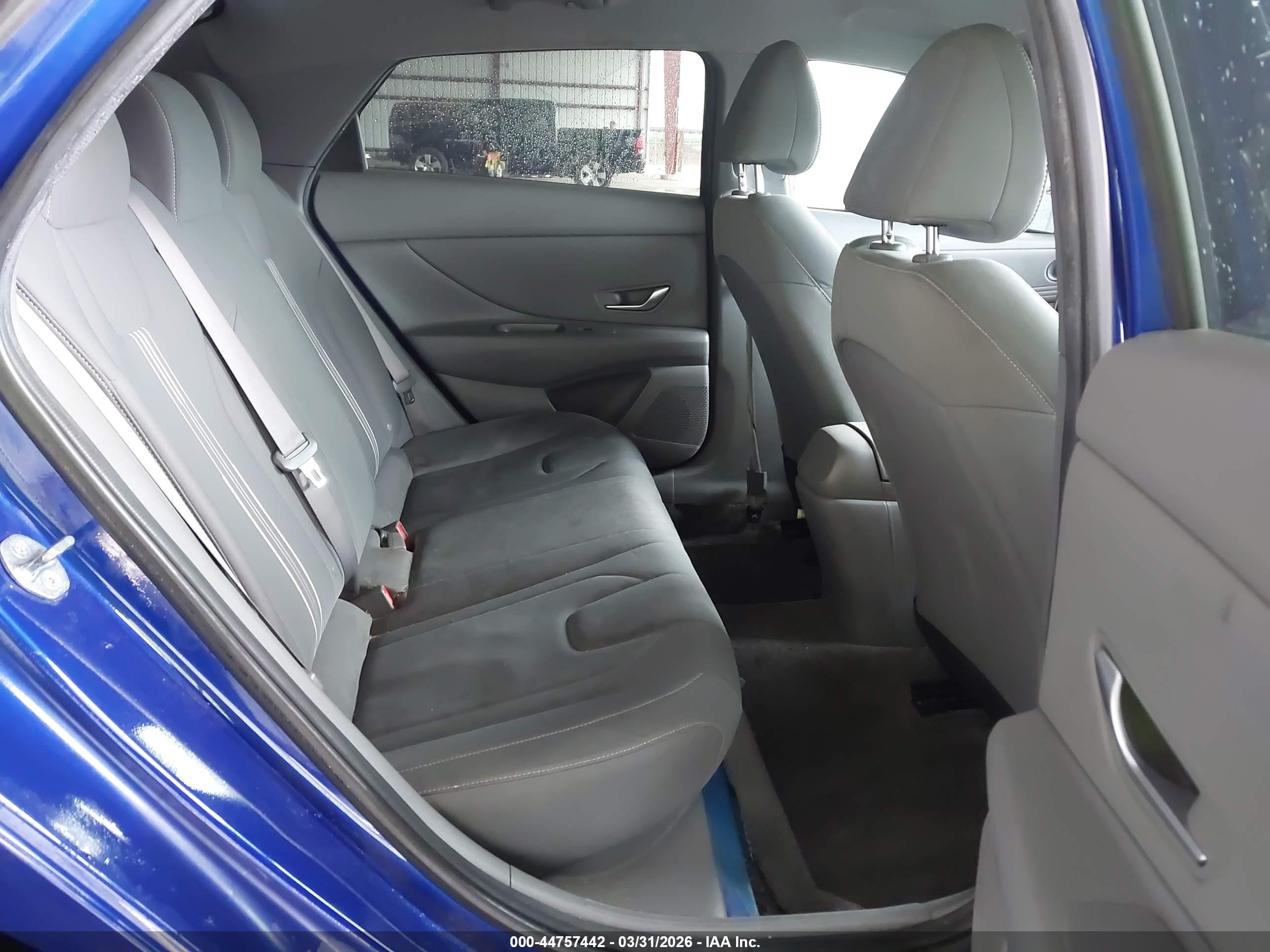 HYUNDAI ELANTRA image 8