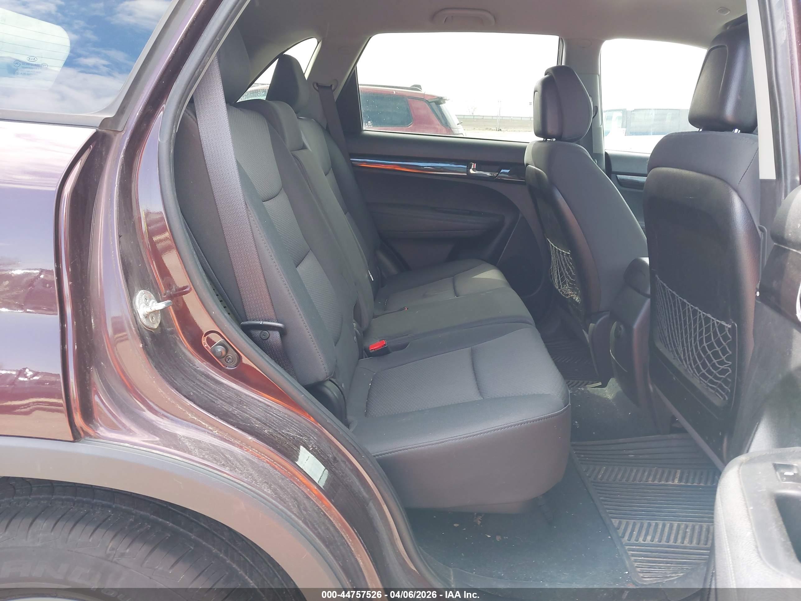 KIA SORENTO image 8