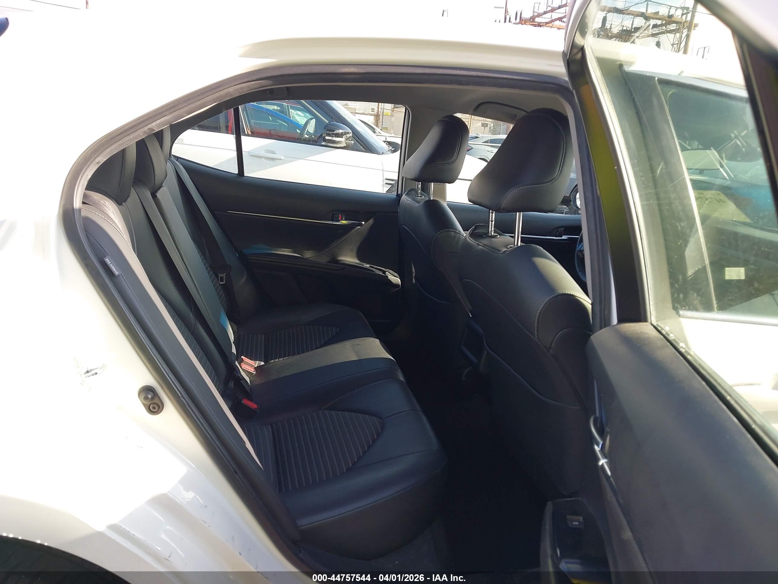 TOYOTA CAMRY image 8