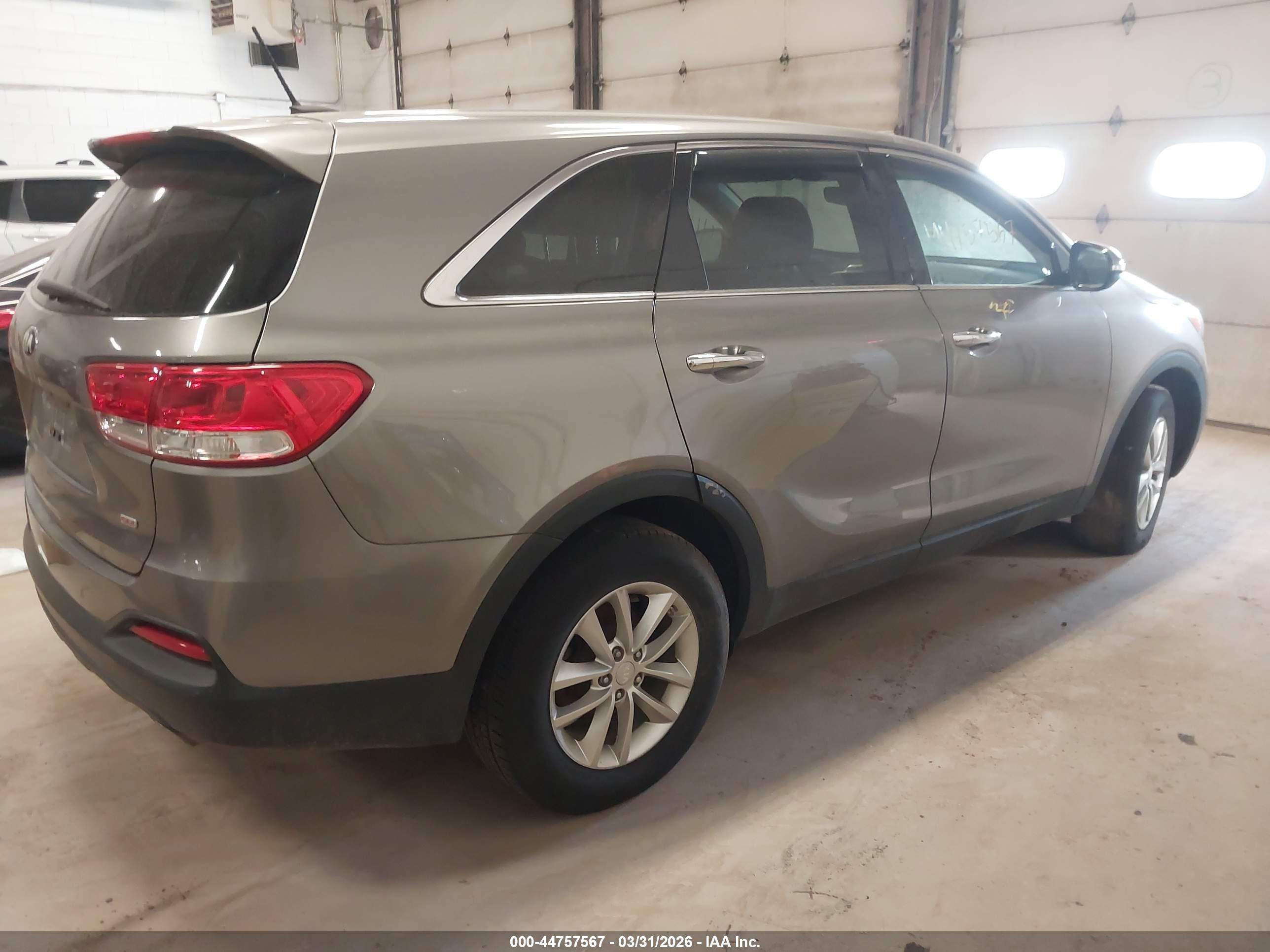 KIA SORENTO image 4