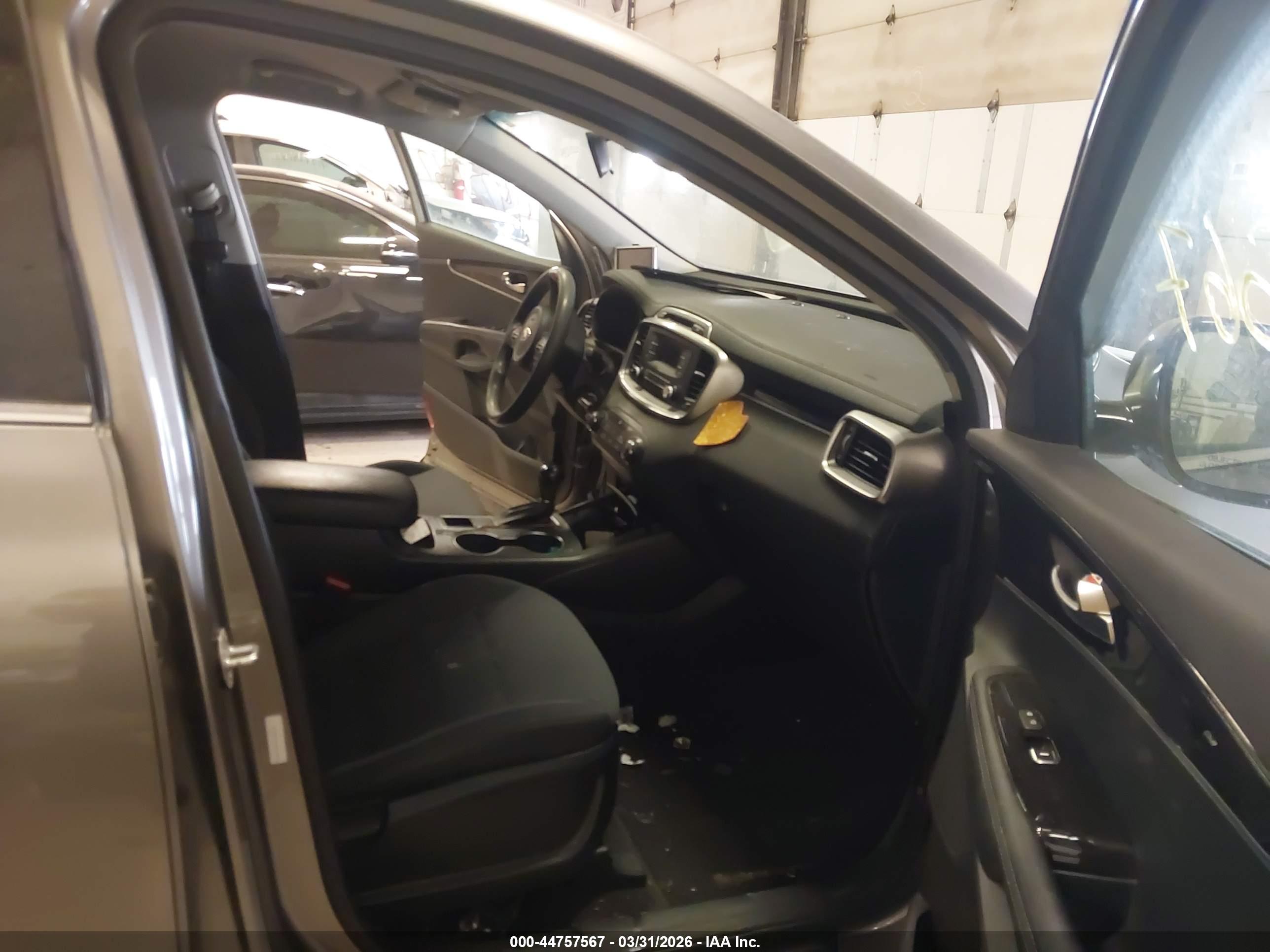 KIA SORENTO image 5