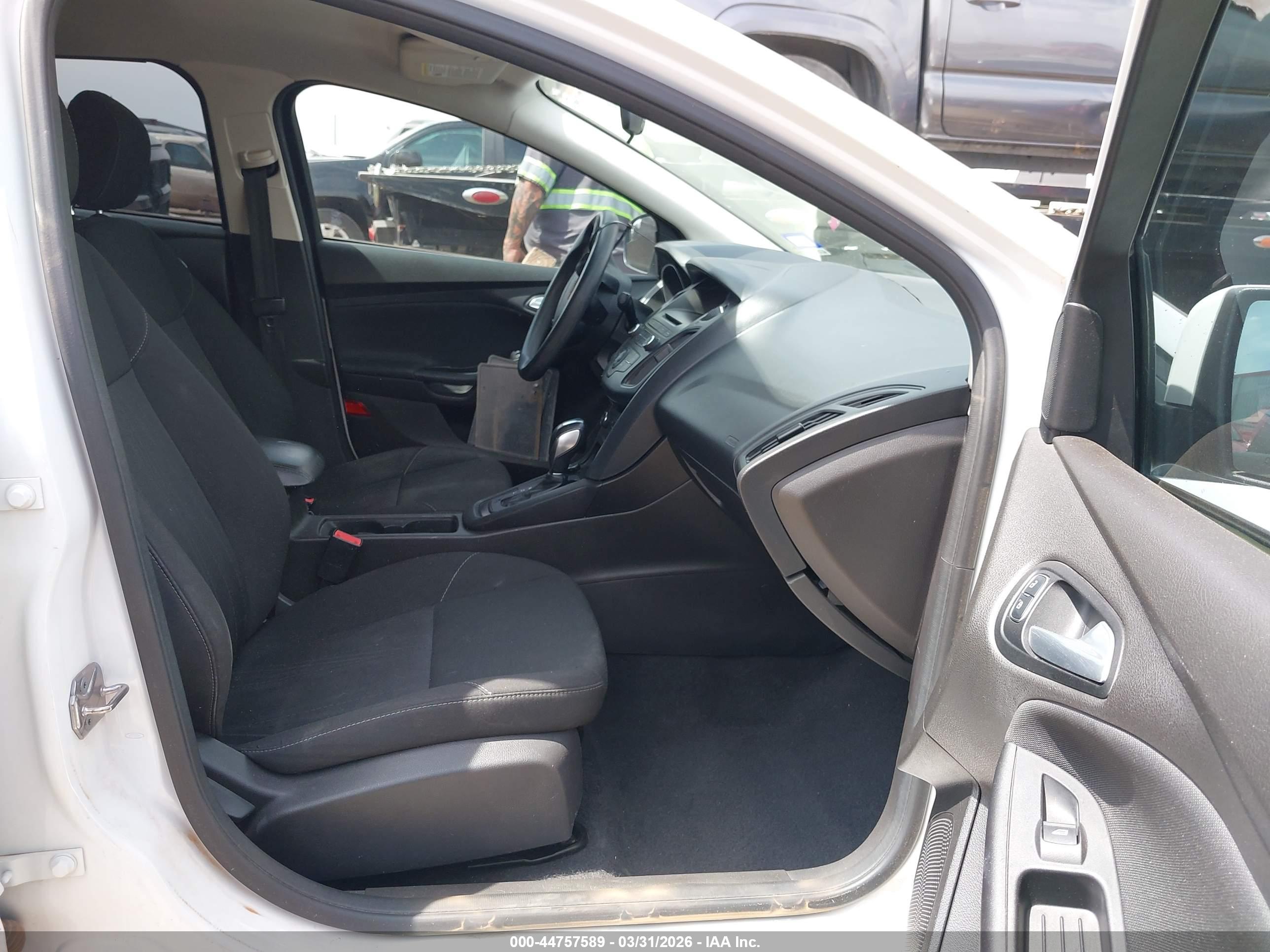 FORD FOCUS image 5