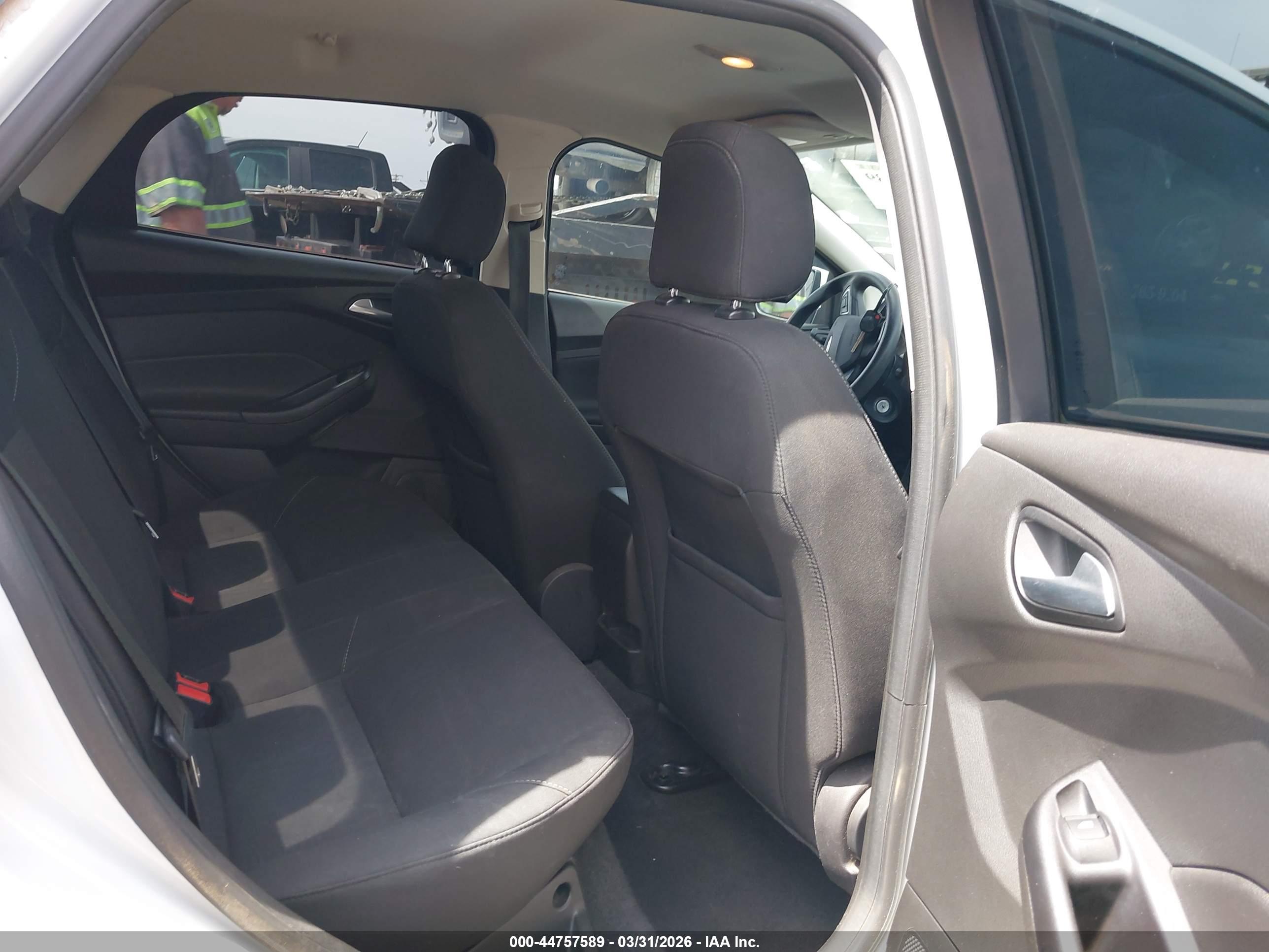 FORD FOCUS image 8