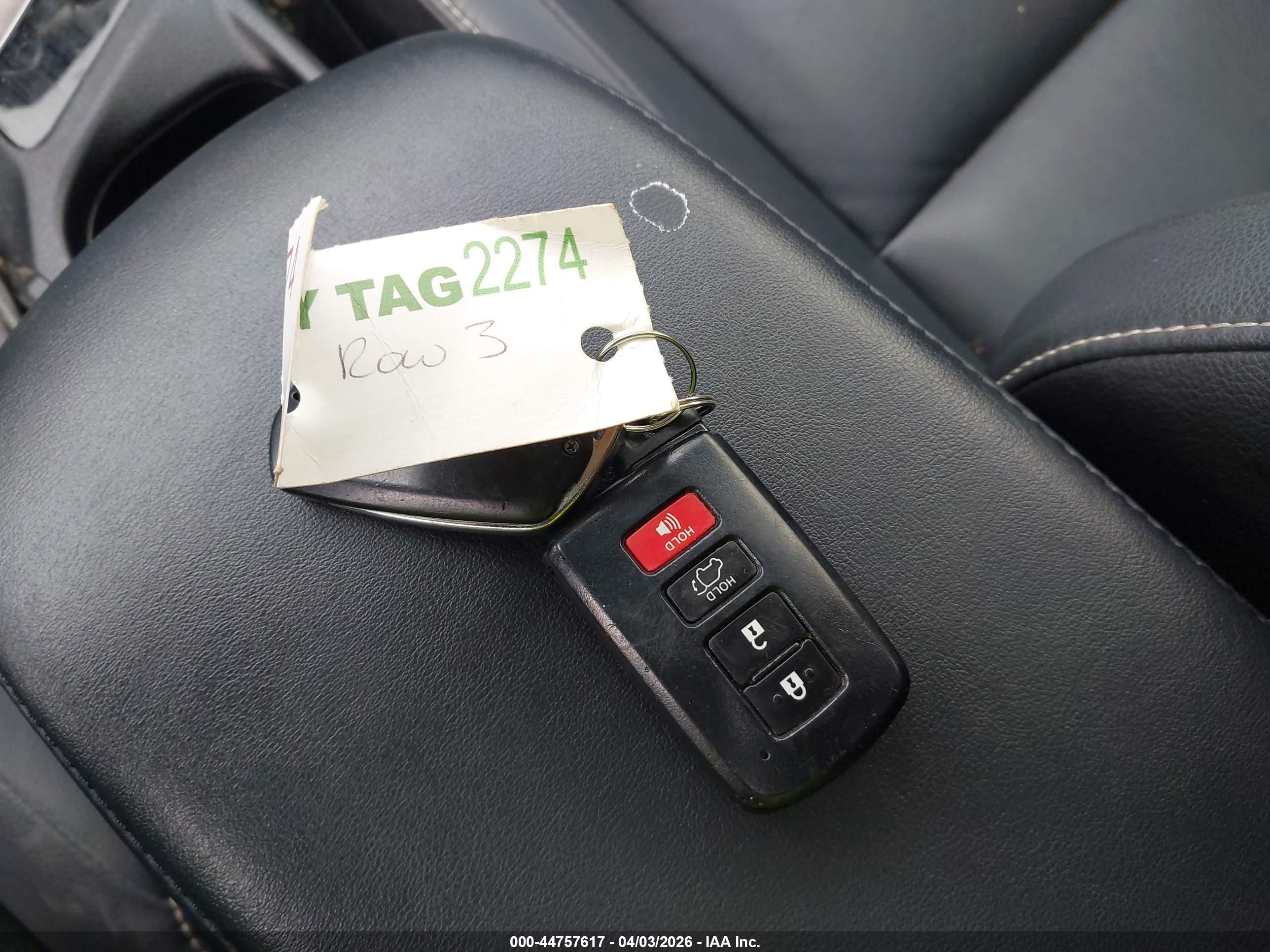 TOYOTA RAV4 image 11
