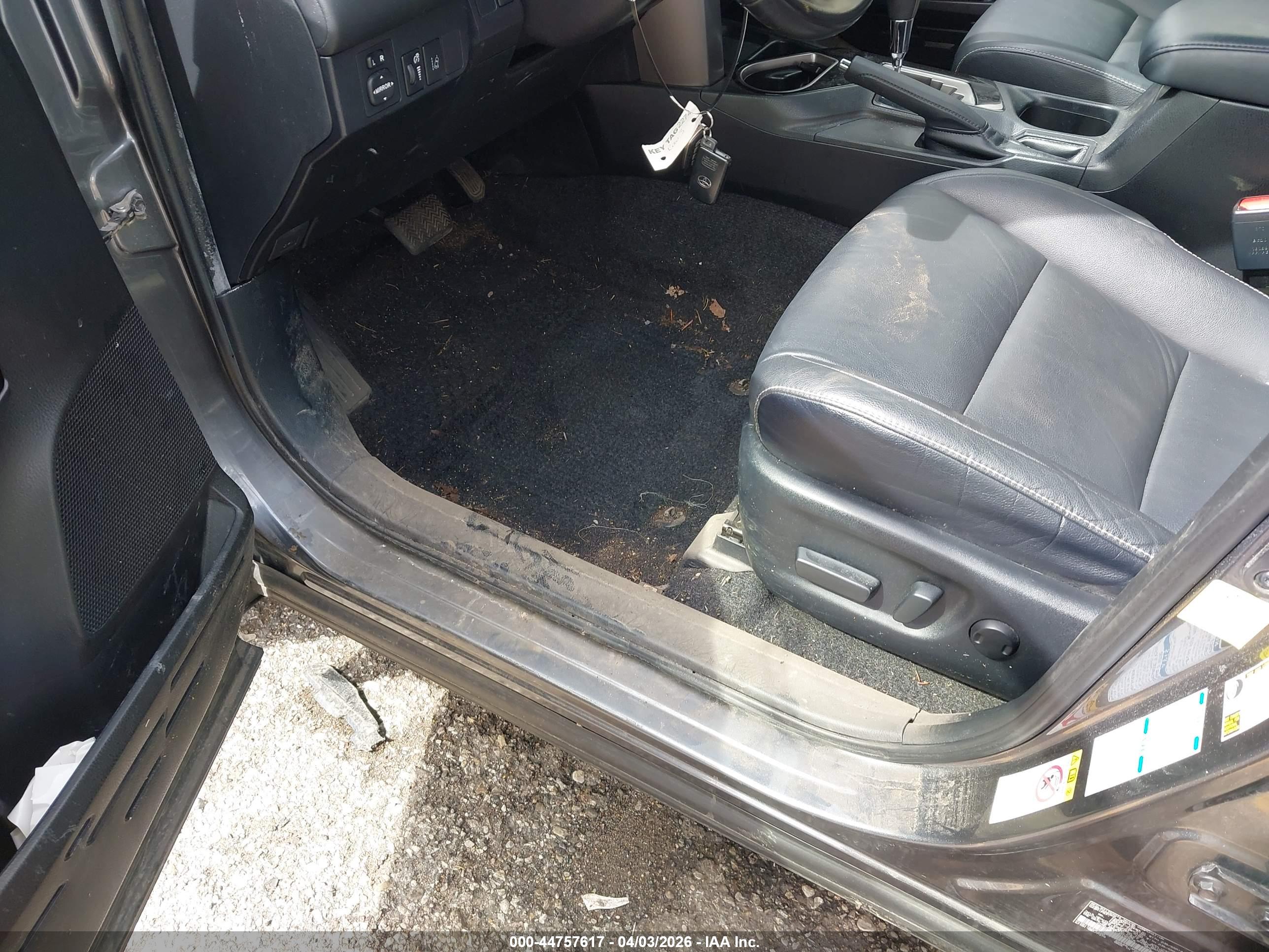 TOYOTA RAV4 image 6