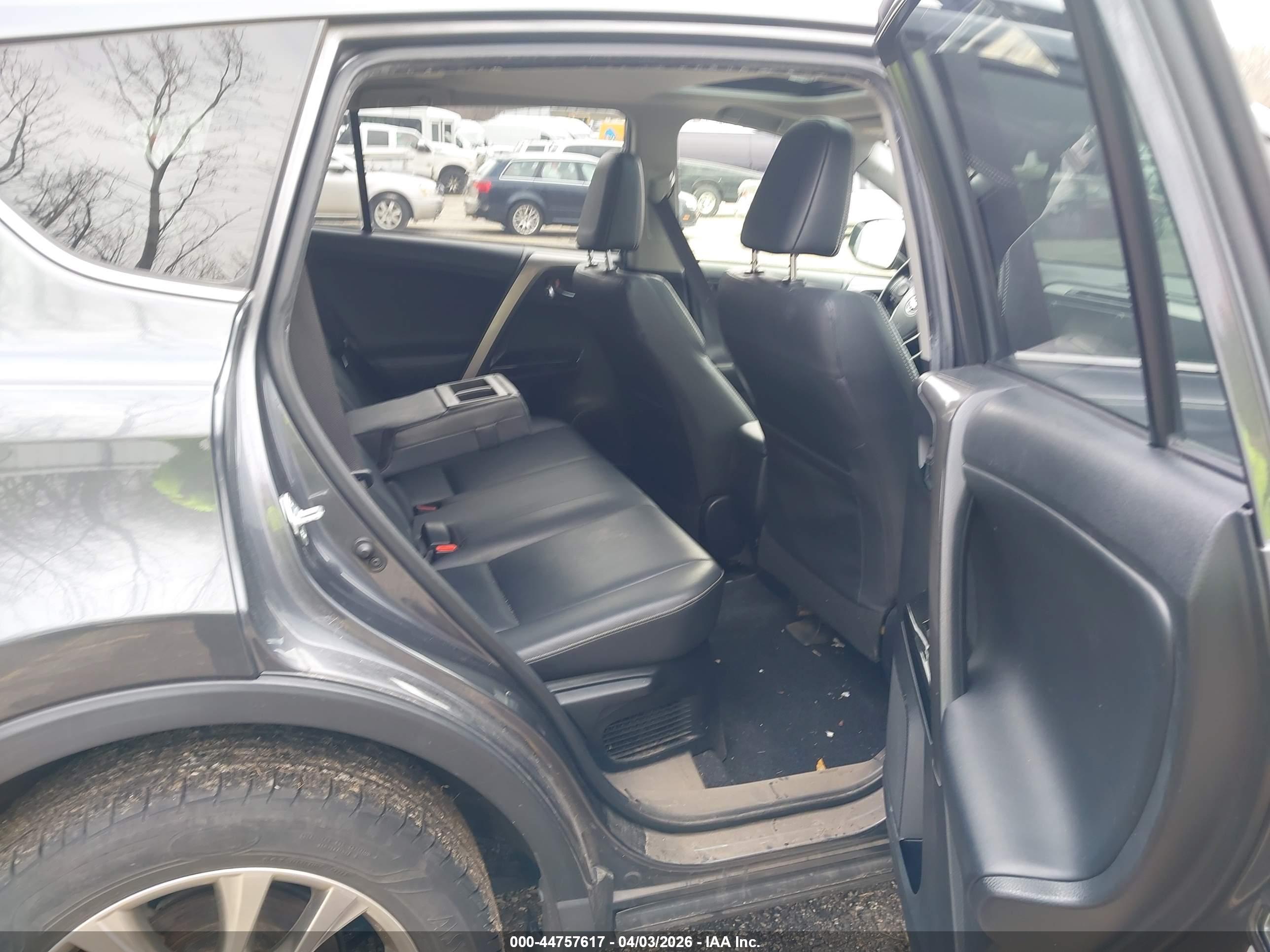 TOYOTA RAV4 image 8