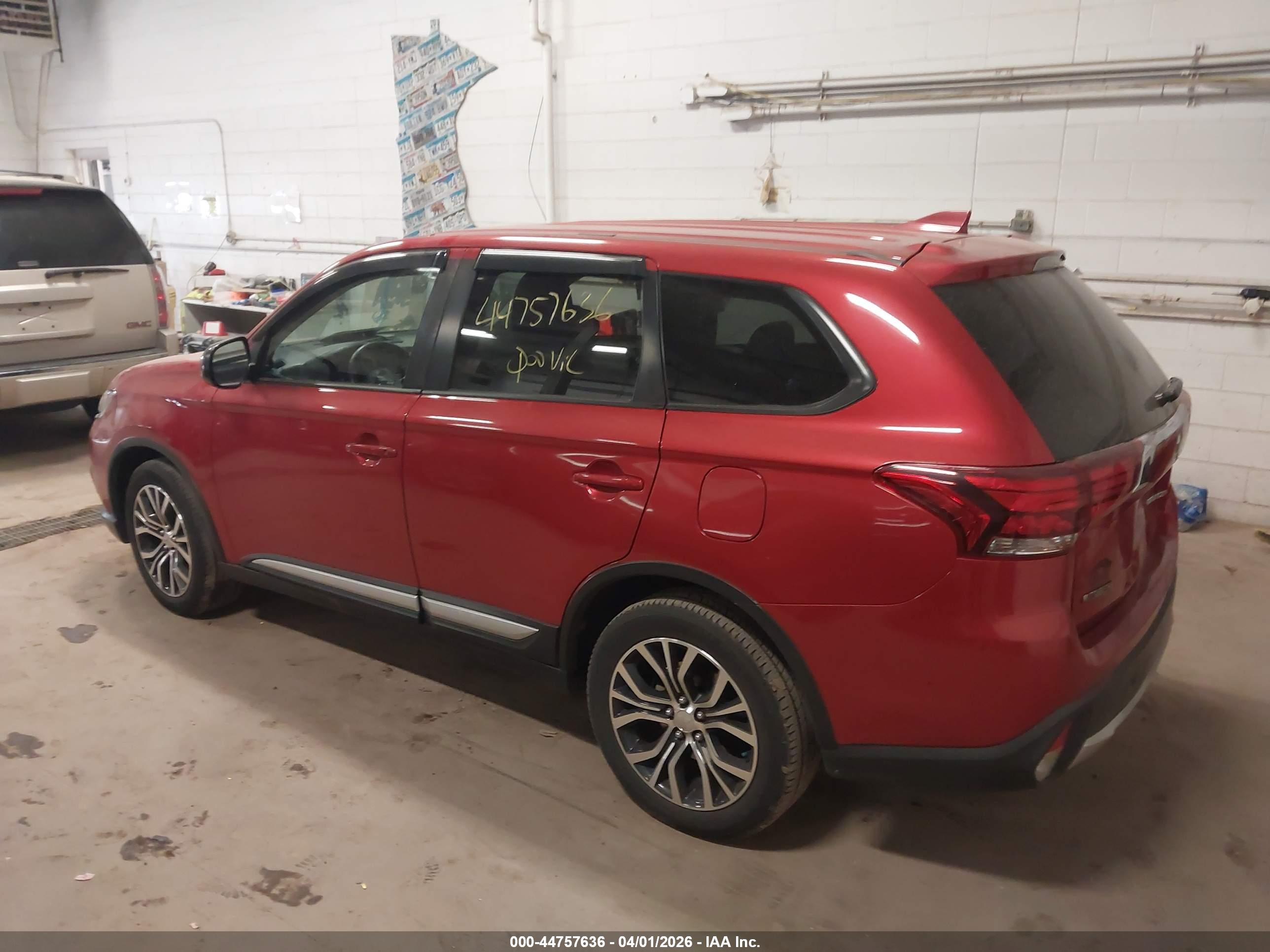 MITSUBISHI OUTLANDER image 3