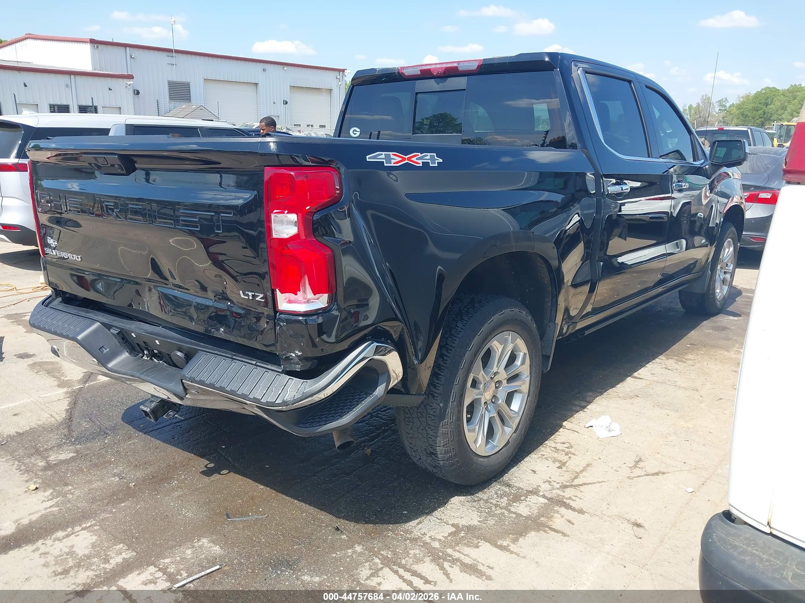 CHEVROLET SILVERADO image 4