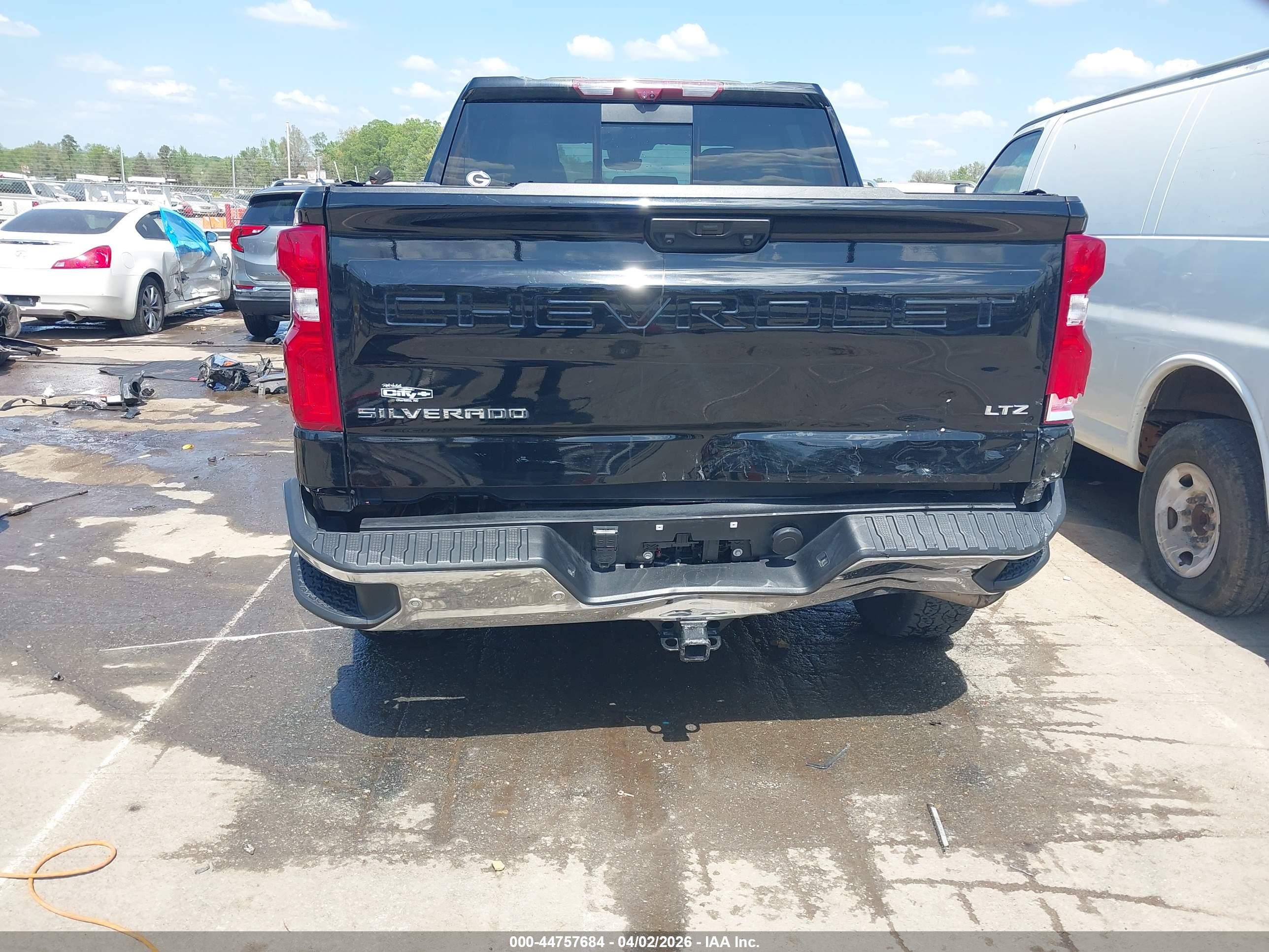 CHEVROLET SILVERADO image 6