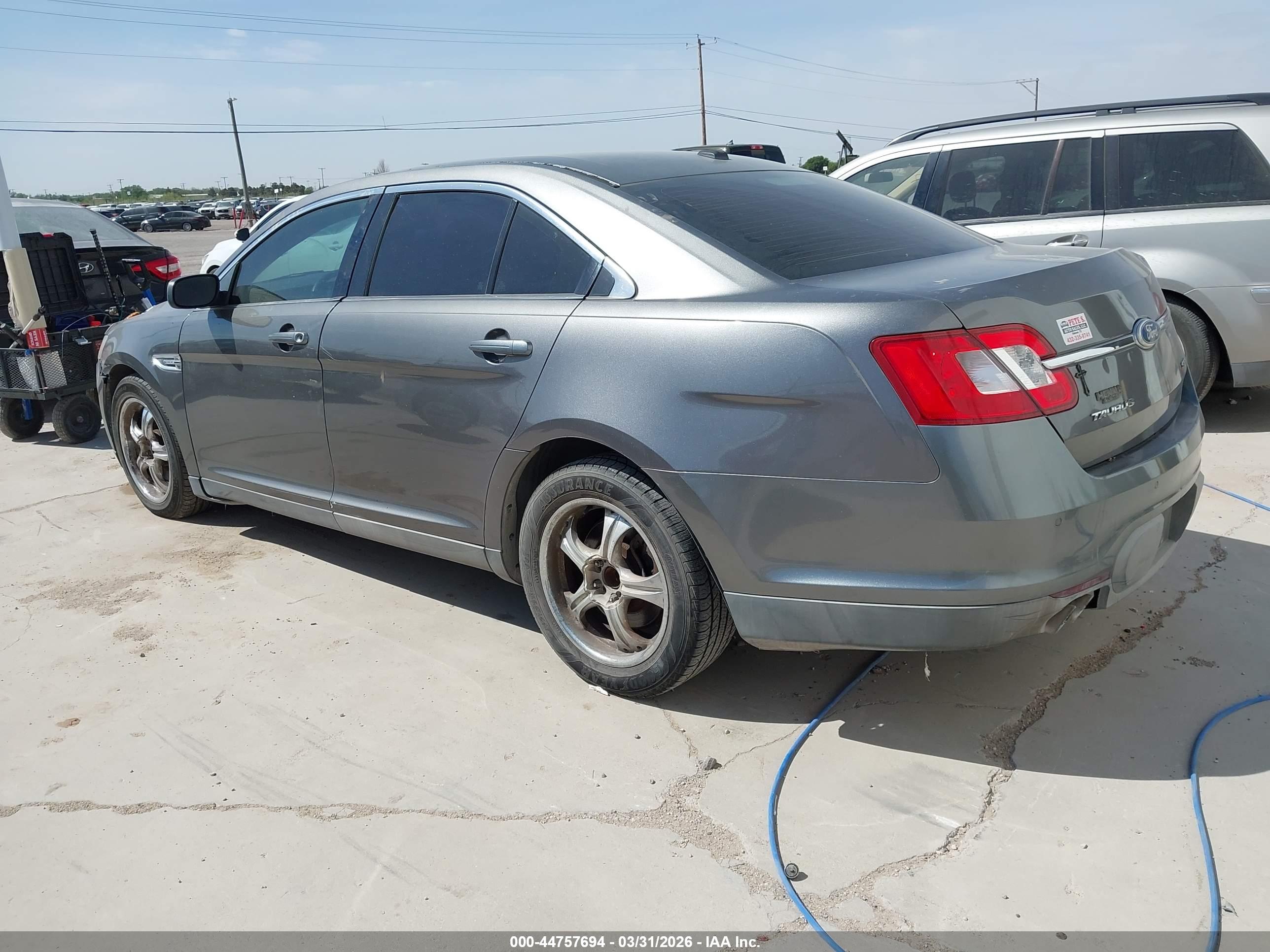 FORD TAURUS image 3