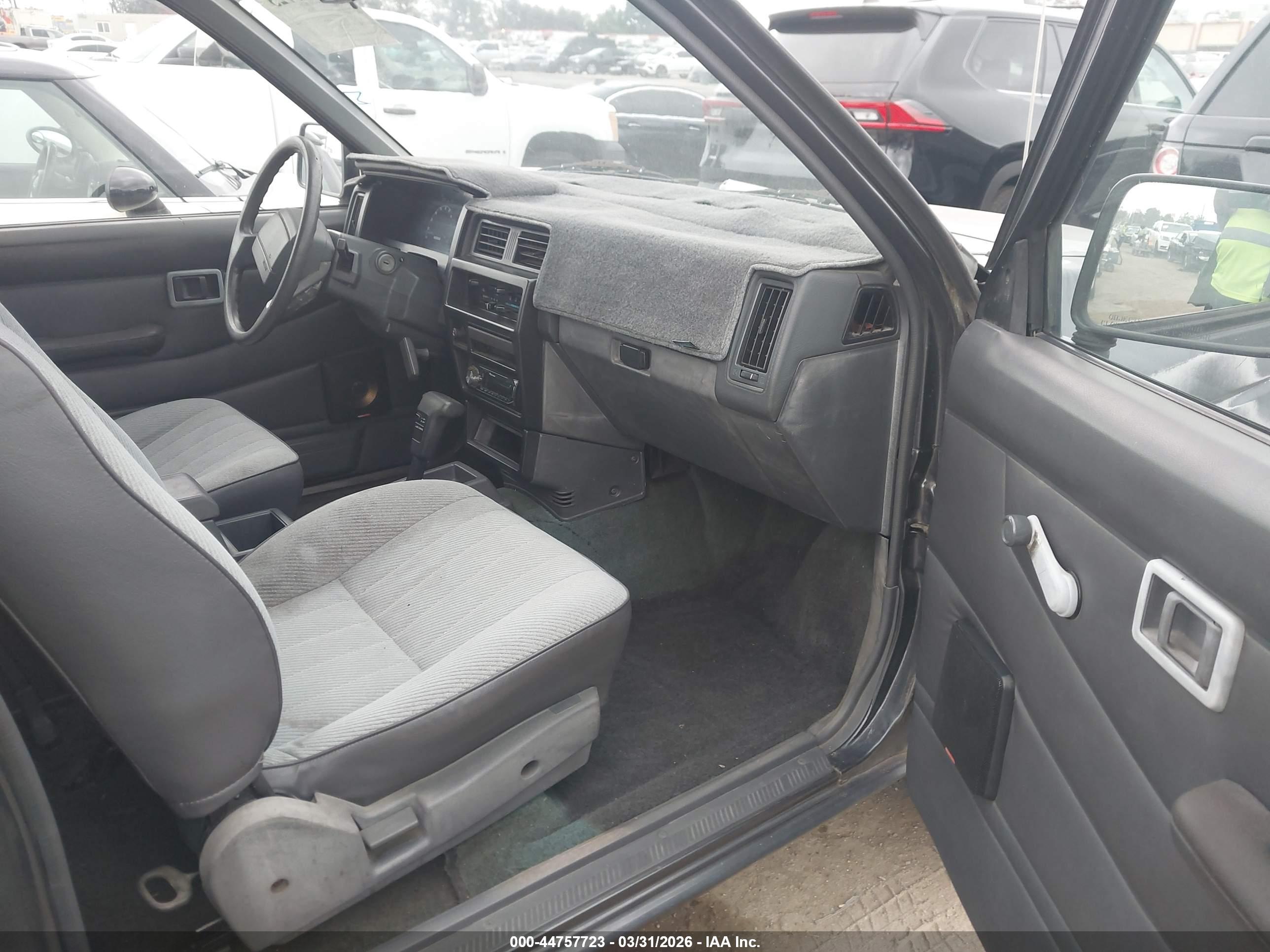 NISSAN TRUCK image 5