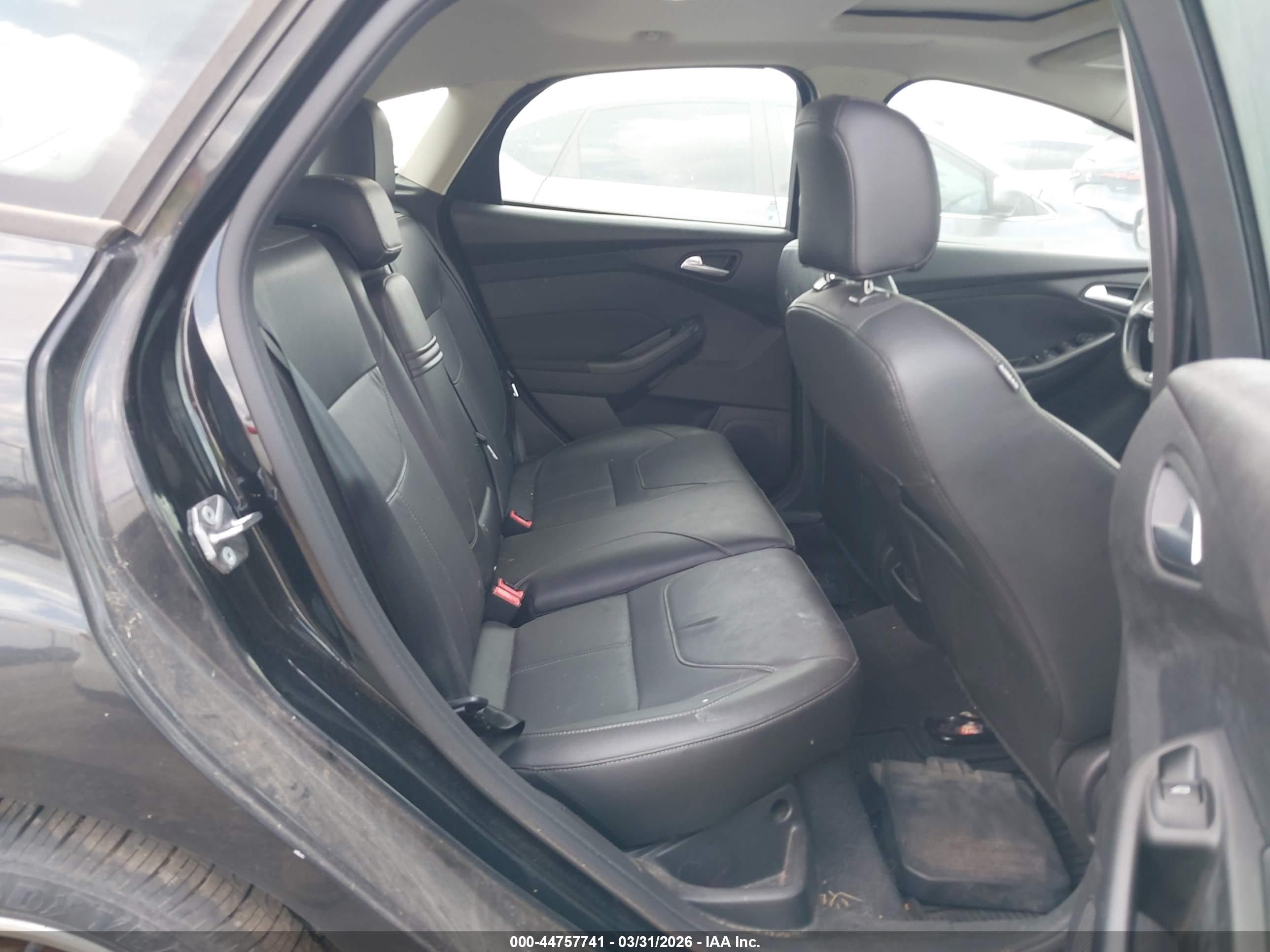 FORD FOCUS image 8