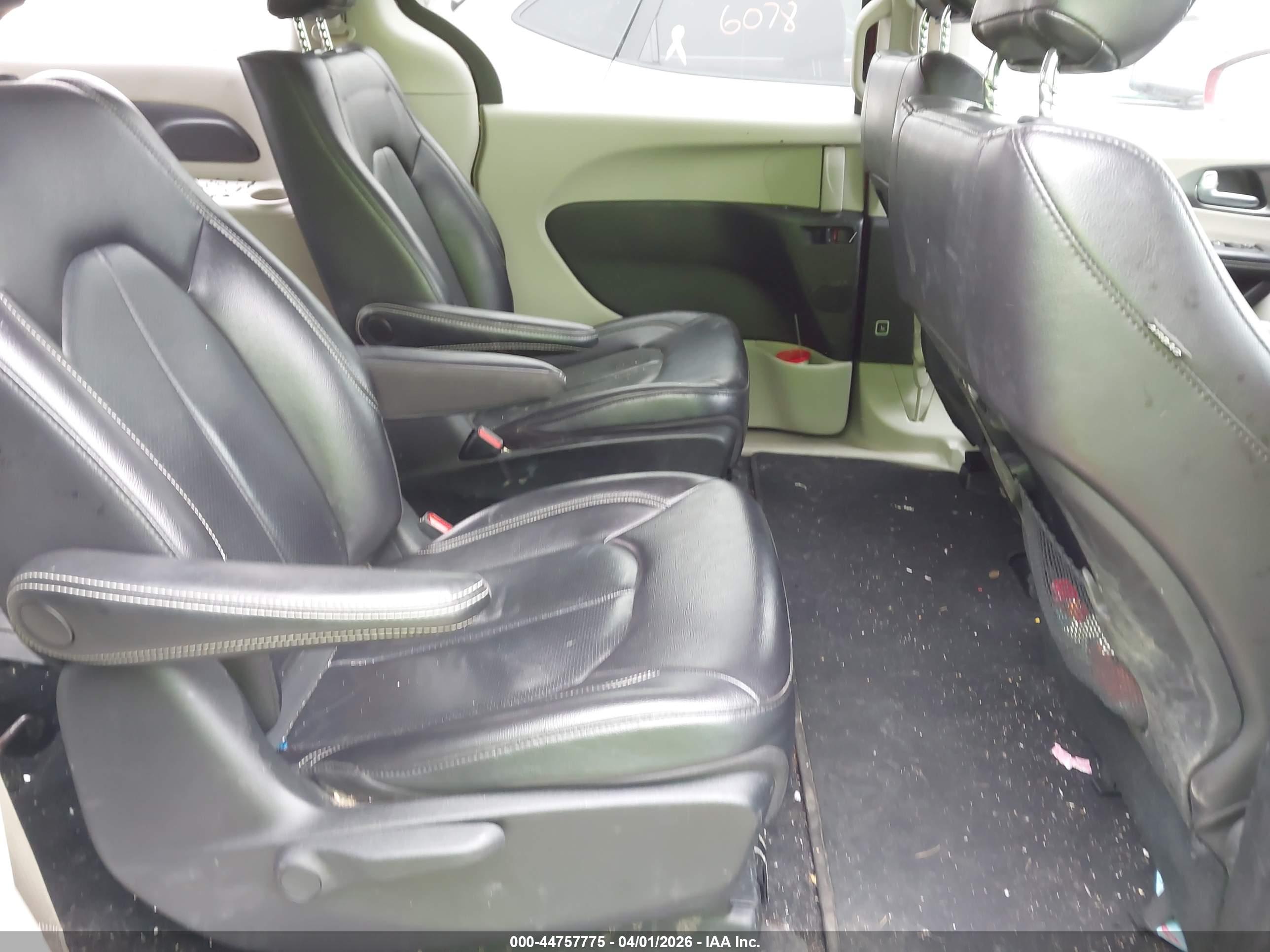 CHRYSLER PACIFICA image 8