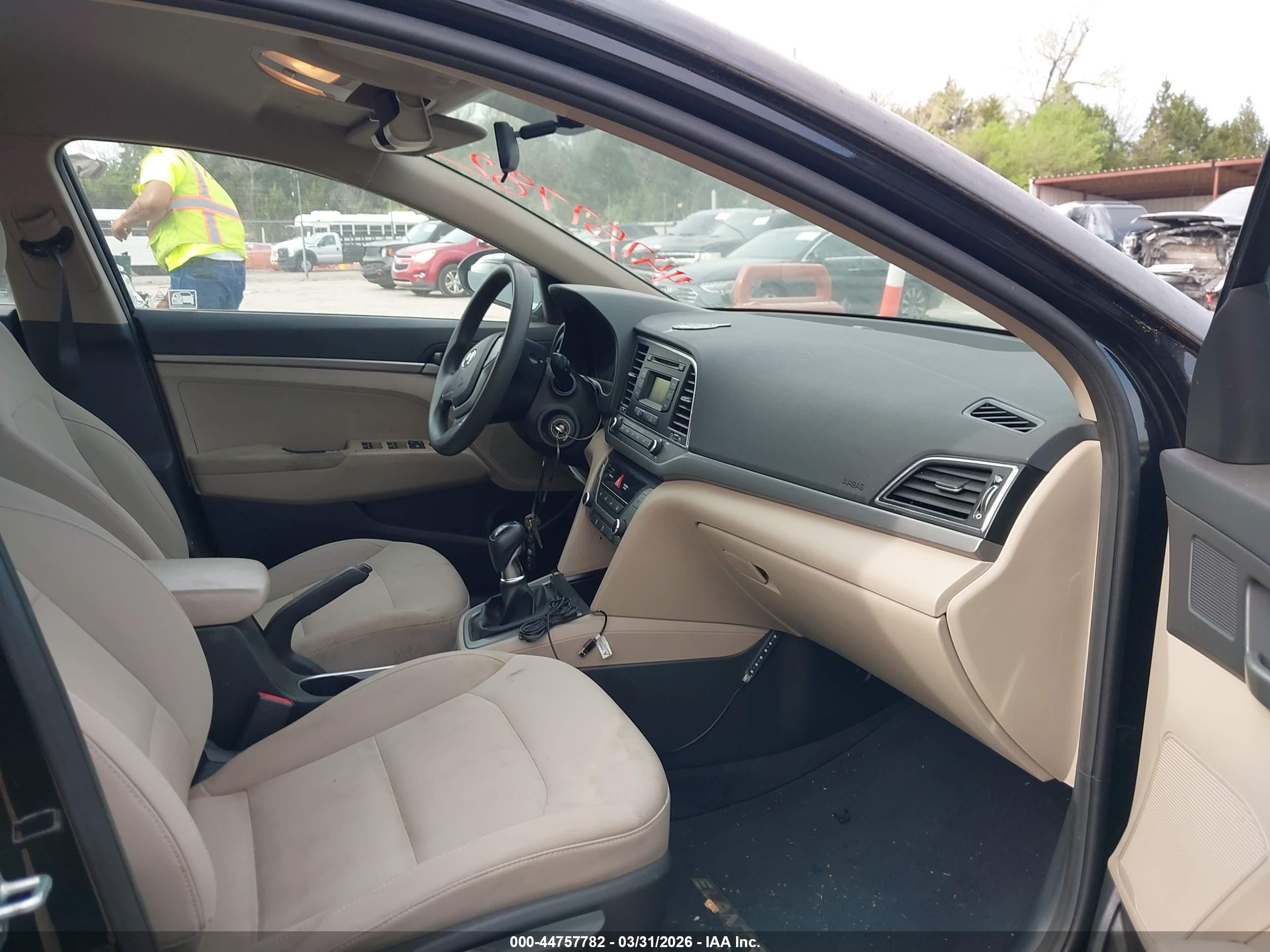 HYUNDAI ELANTRA image 5