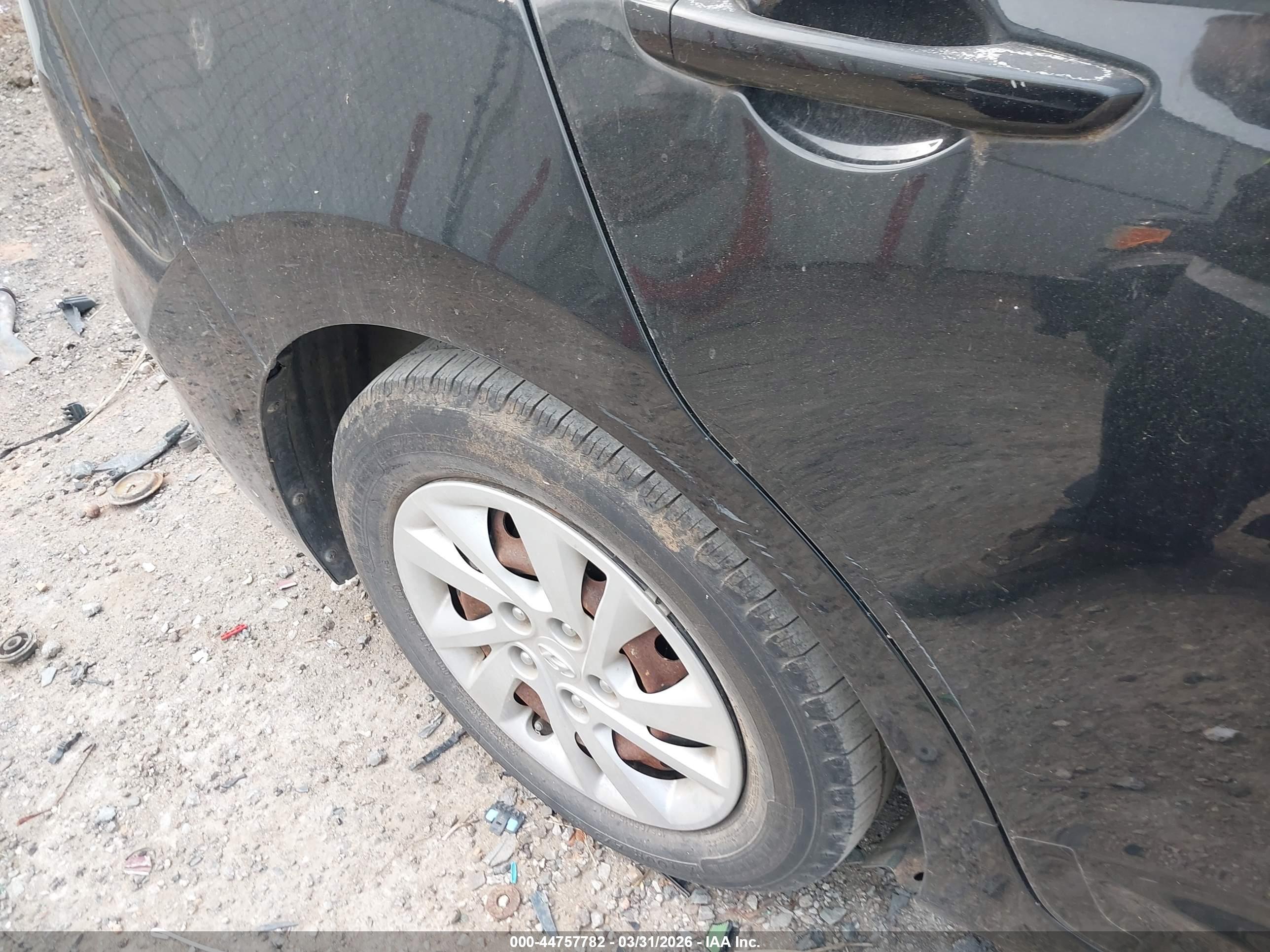 HYUNDAI ELANTRA image 6