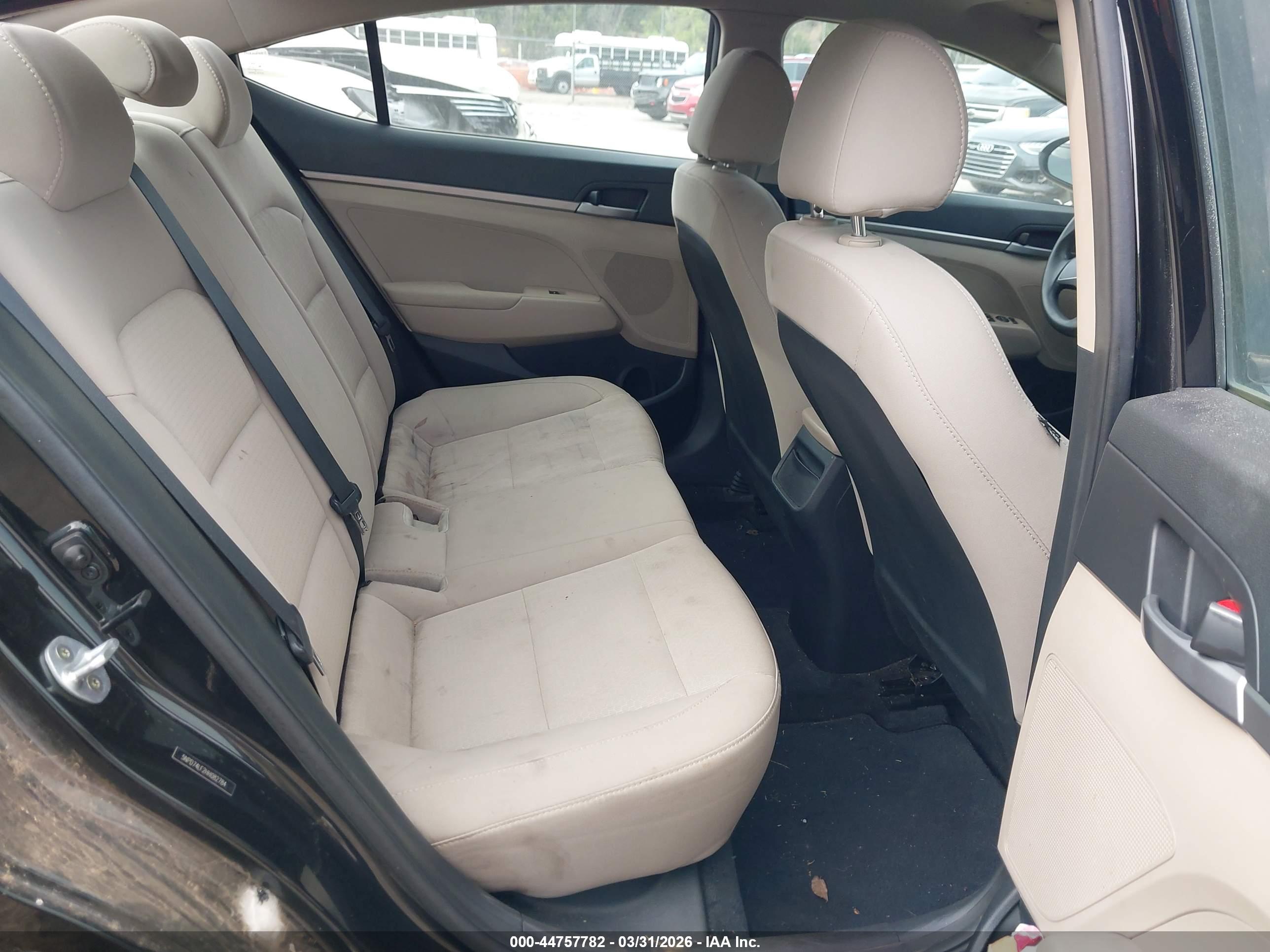 HYUNDAI ELANTRA image 8