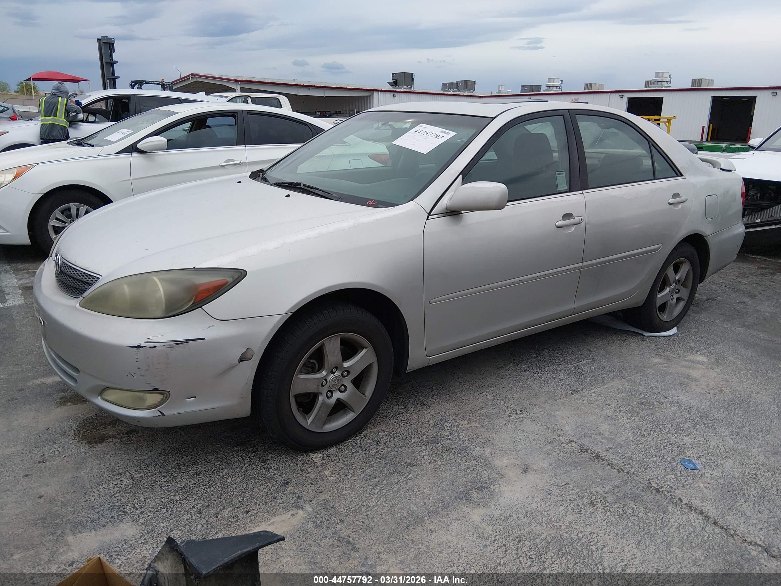 TOYOTA CAMRY image 2