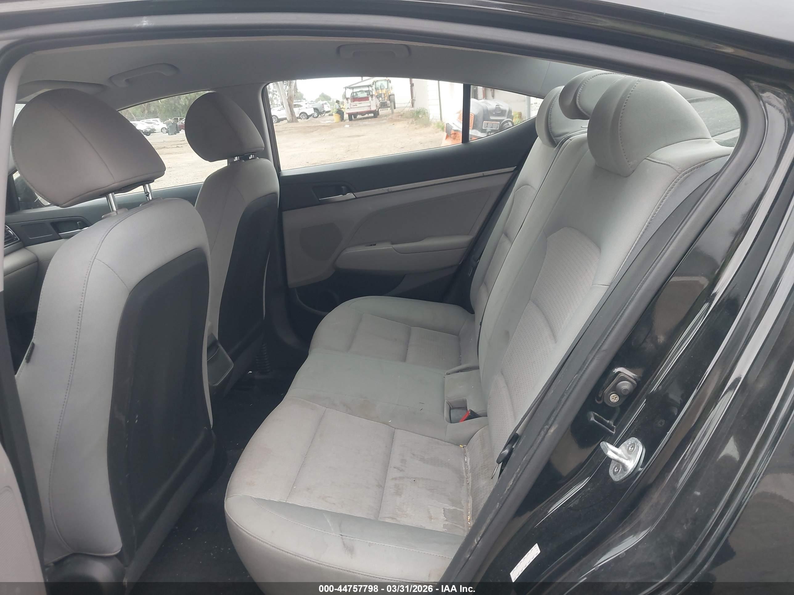 HYUNDAI ELANTRA image 8