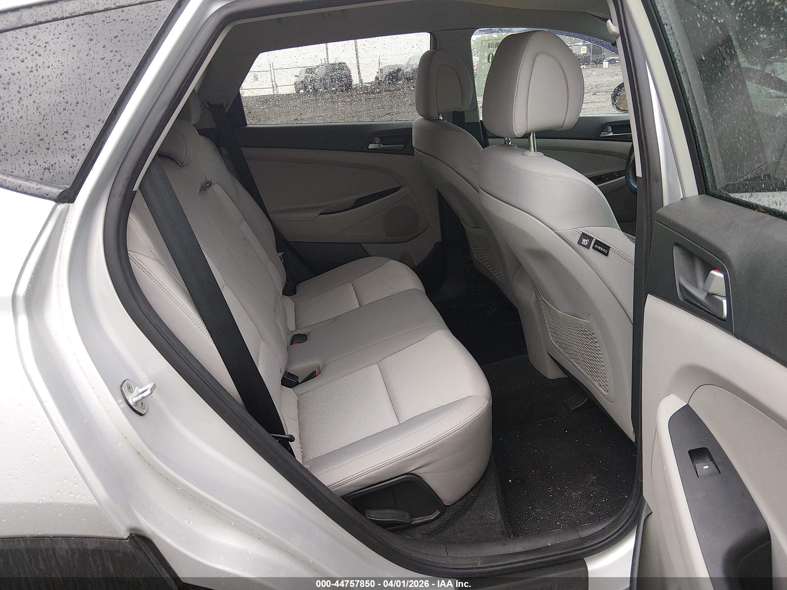 HYUNDAI TUCSON image 8