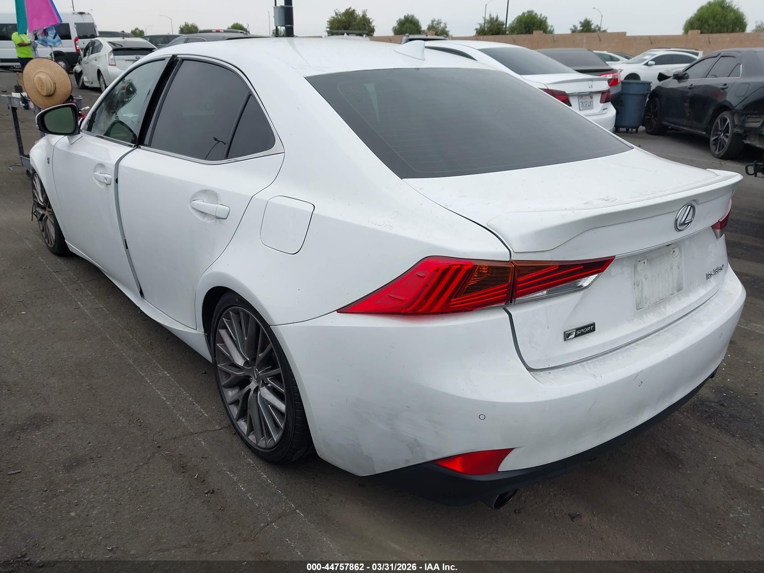 LEXUS IS image 3