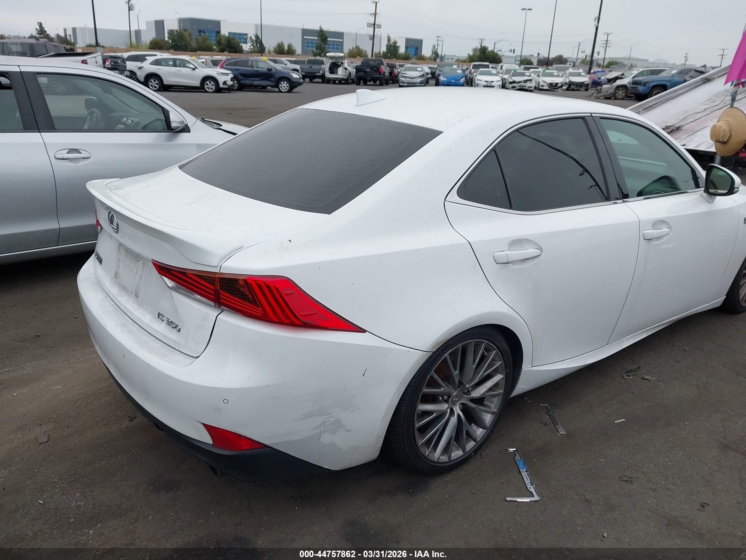 LEXUS IS image 4