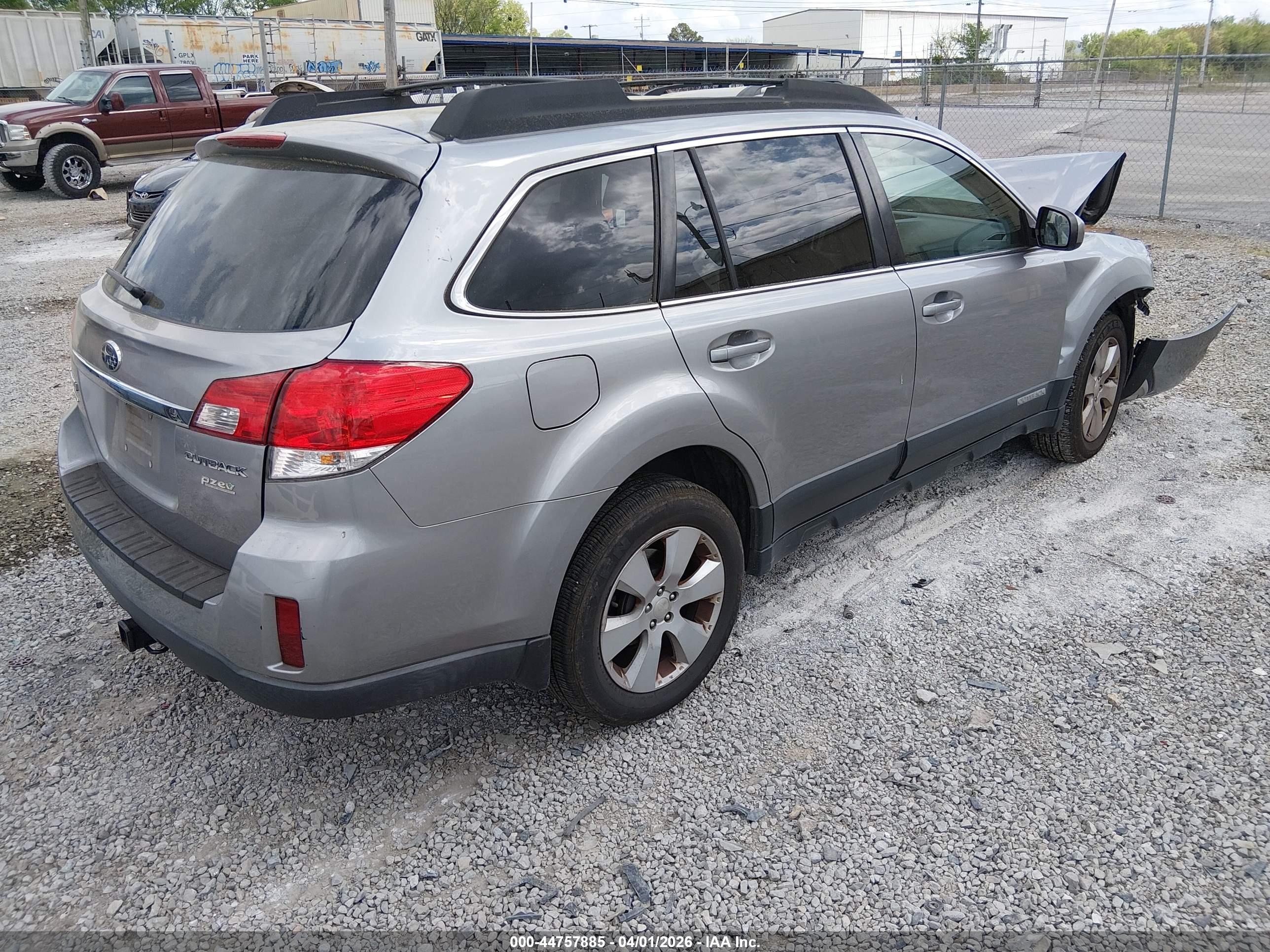 SUBARU OUTBACK image 4