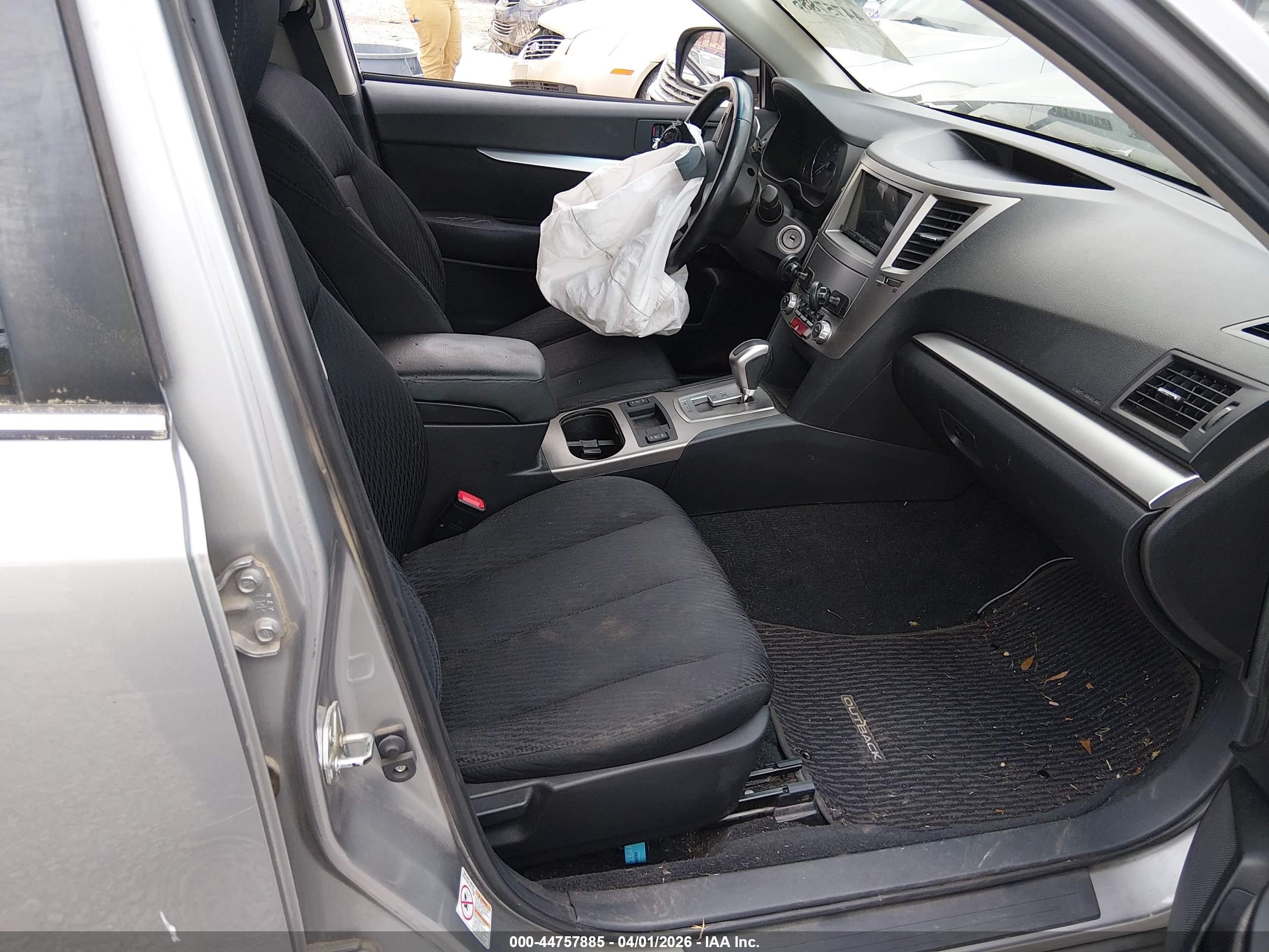 SUBARU OUTBACK image 5