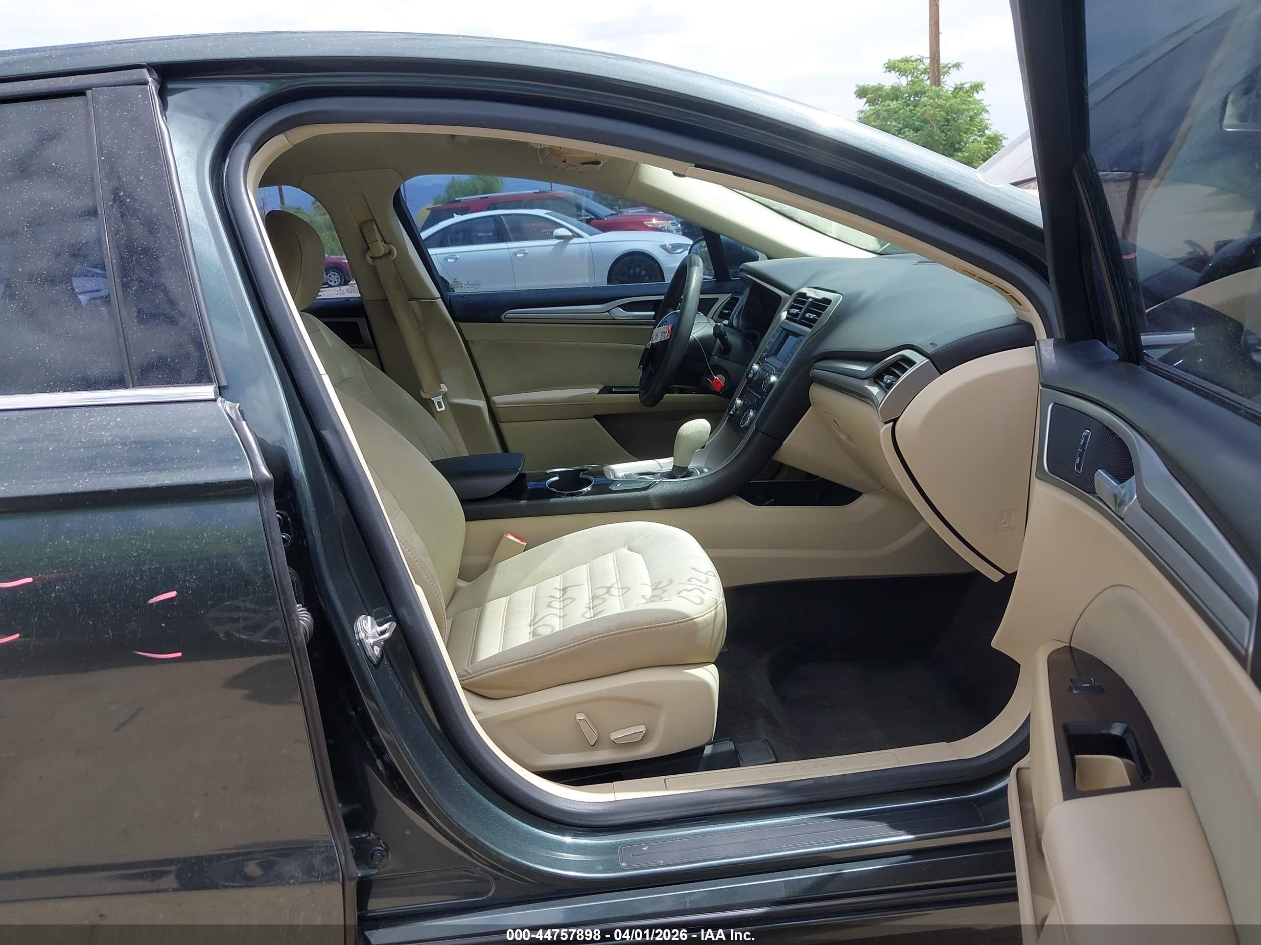 FORD FUSION image 5