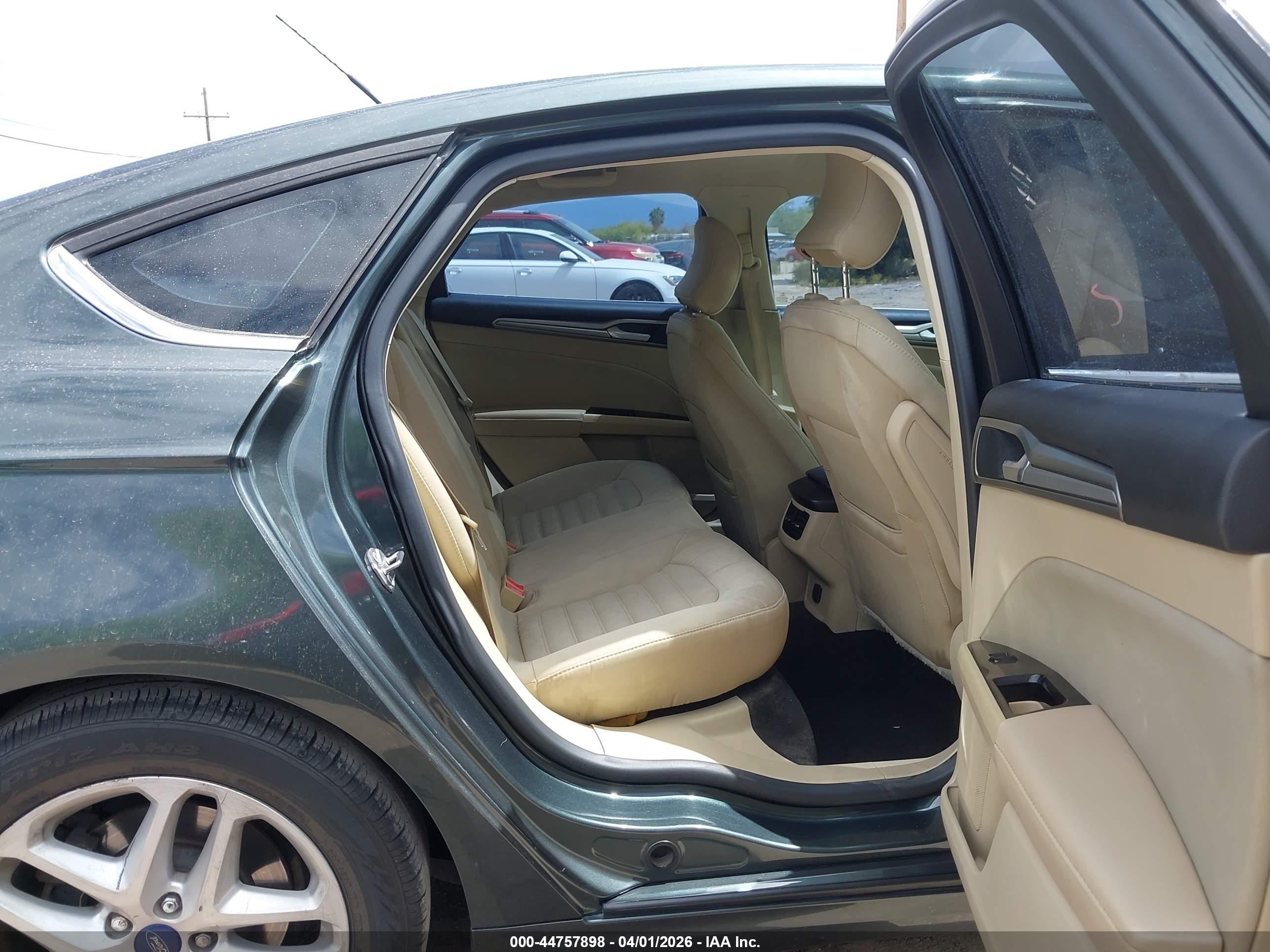 FORD FUSION image 8