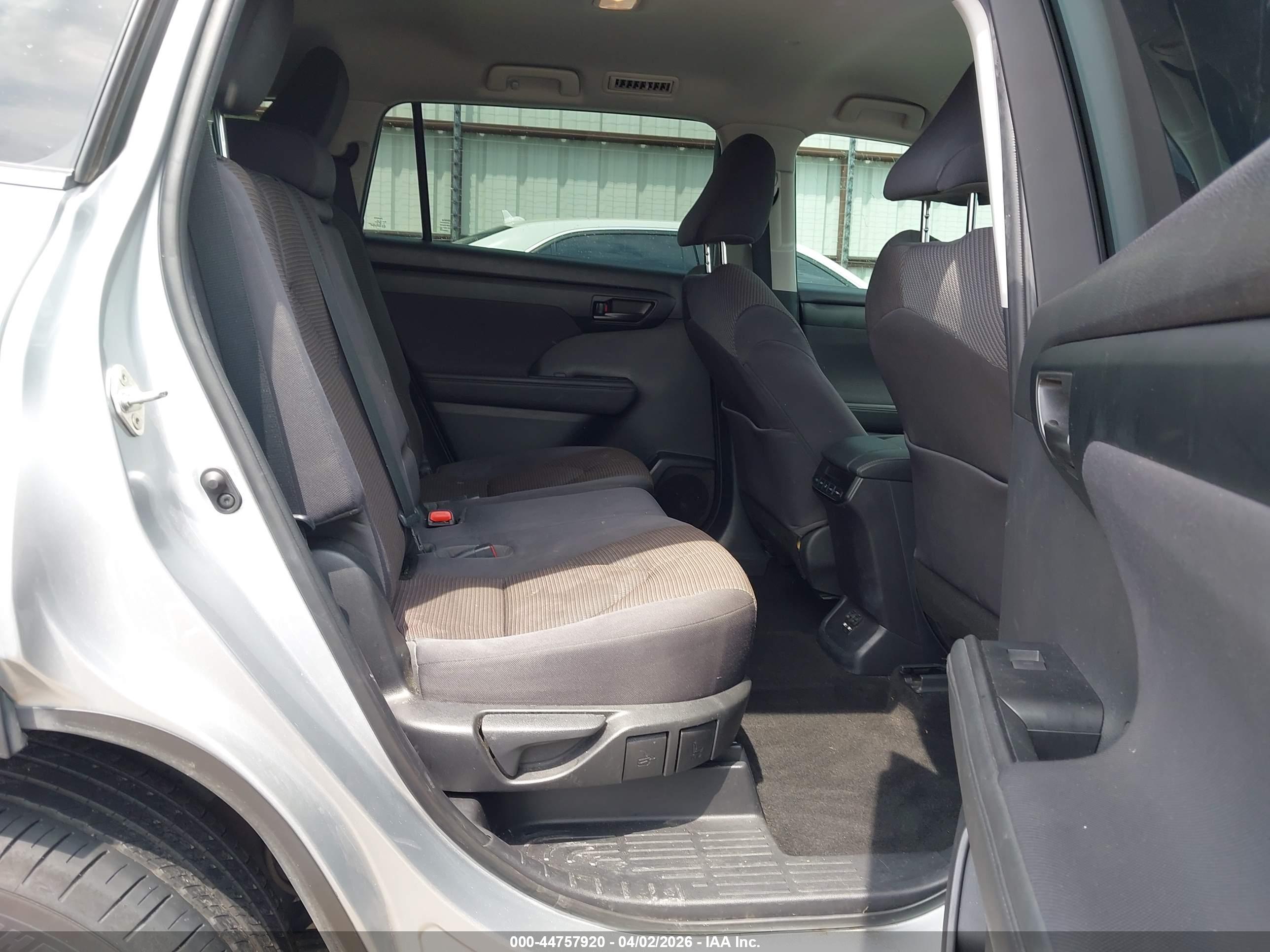 TOYOTA HIGHLANDER image 8