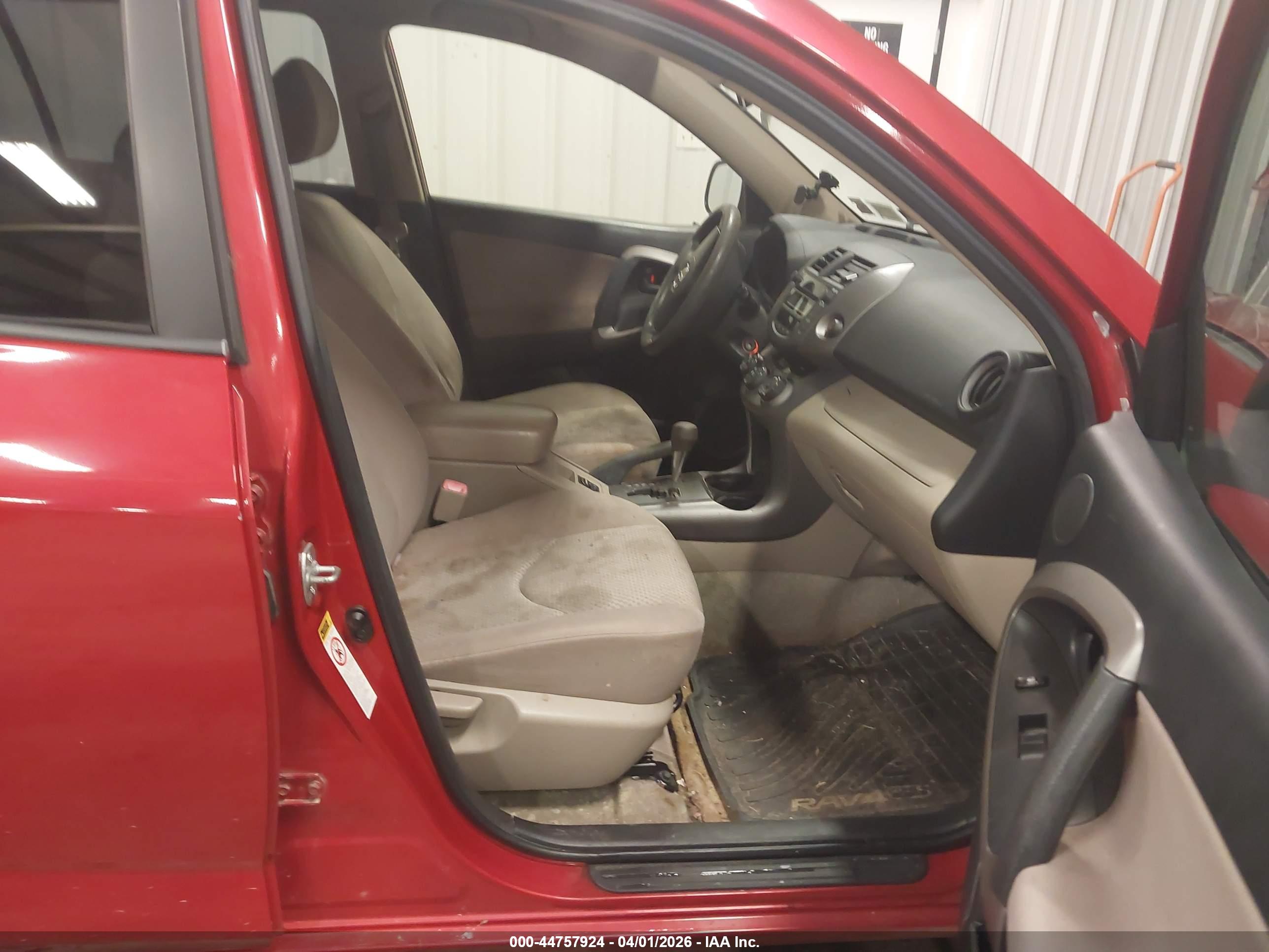 TOYOTA RAV4 image 5