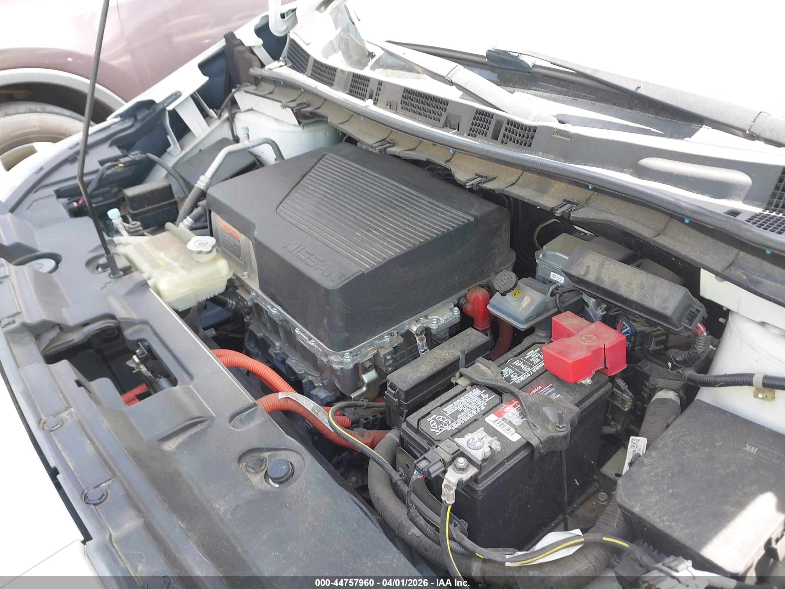 NISSAN LEAF image 10