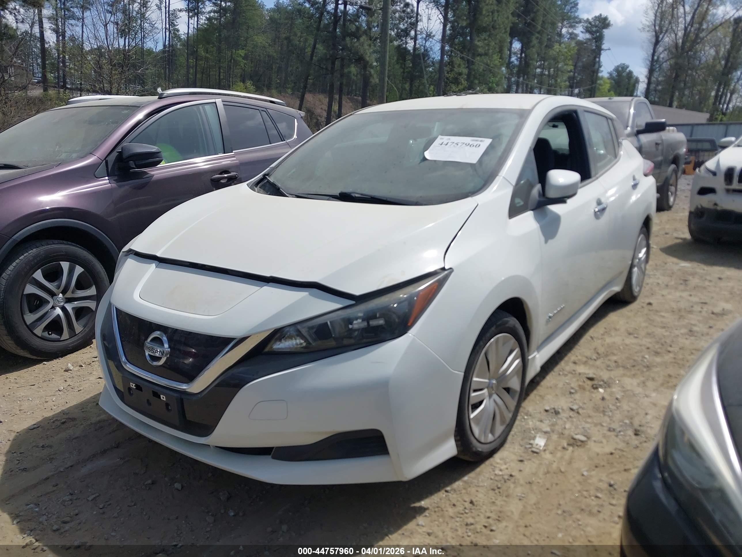 NISSAN LEAF image 2