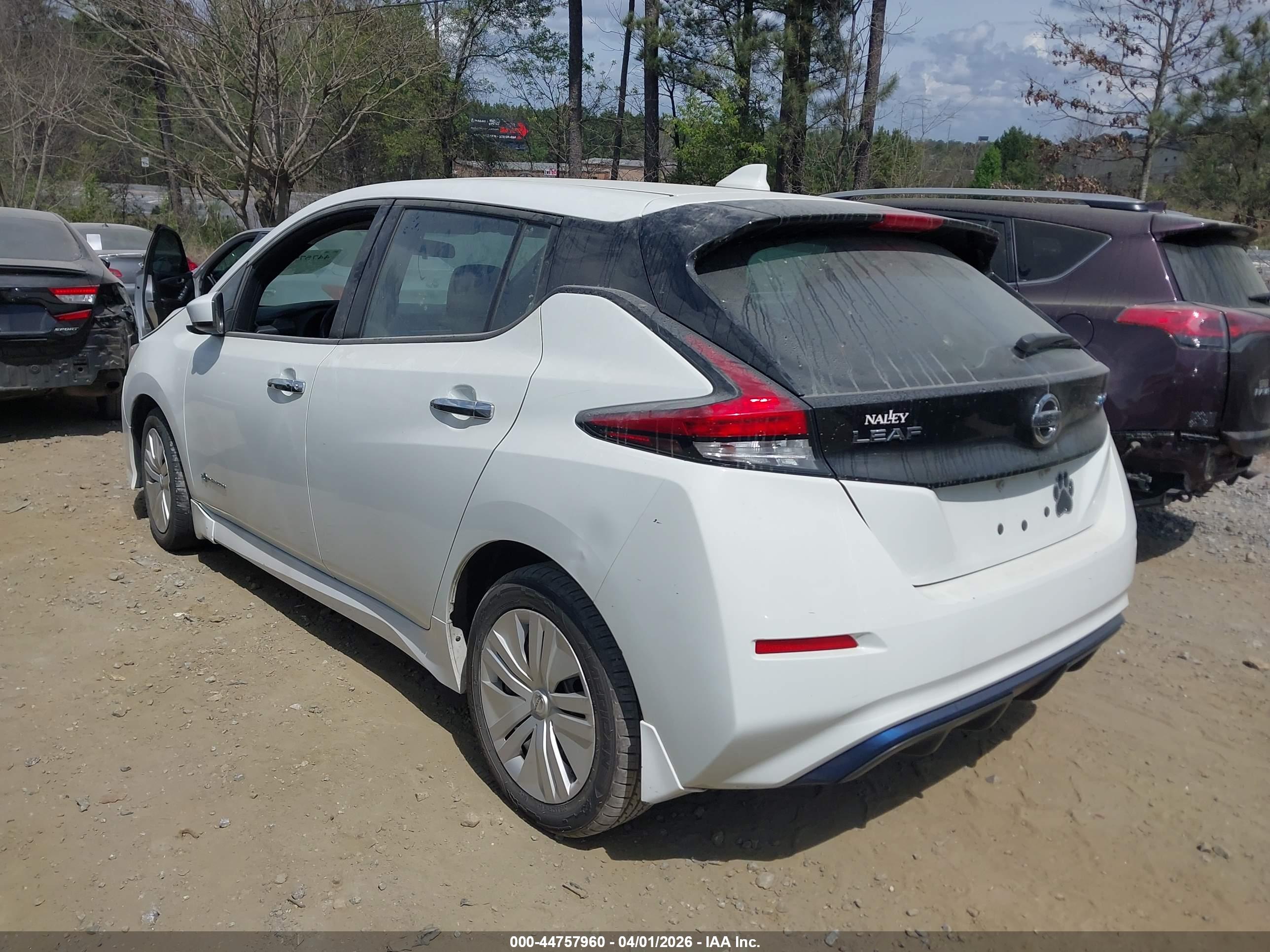 NISSAN LEAF image 3