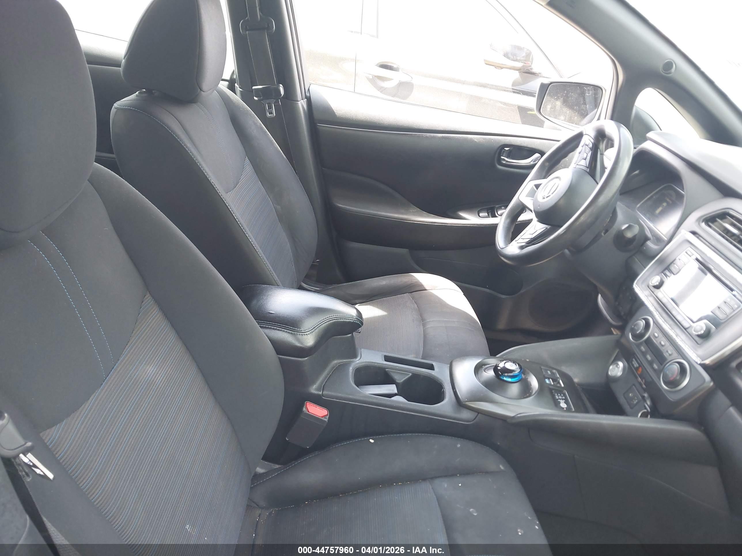 NISSAN LEAF image 5