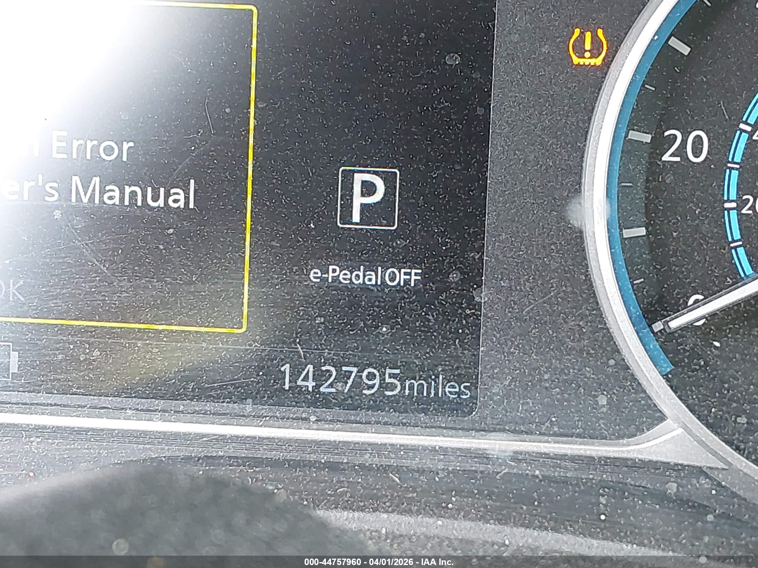 NISSAN LEAF image 7