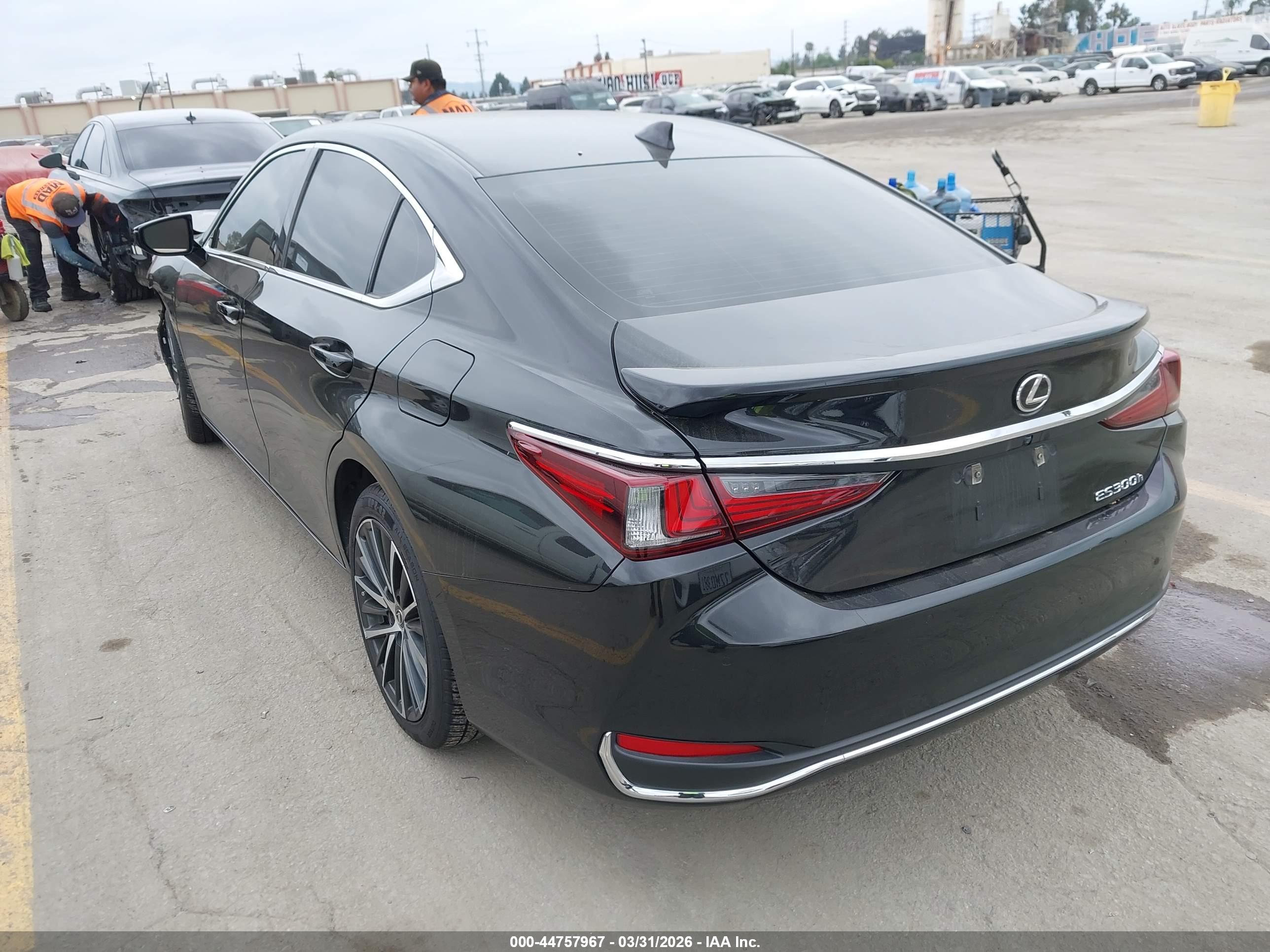 LEXUS ES image 3