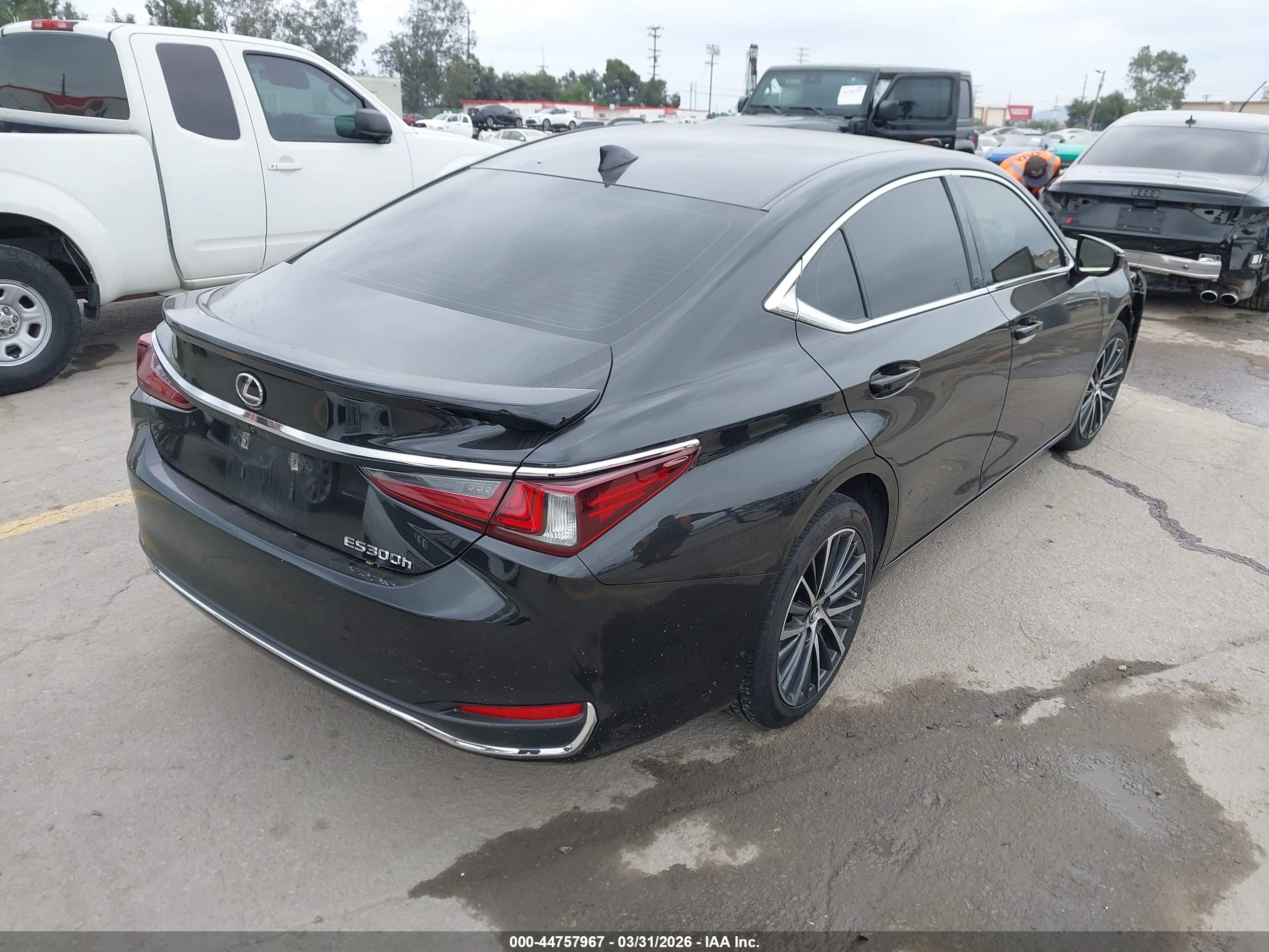 LEXUS ES image 4