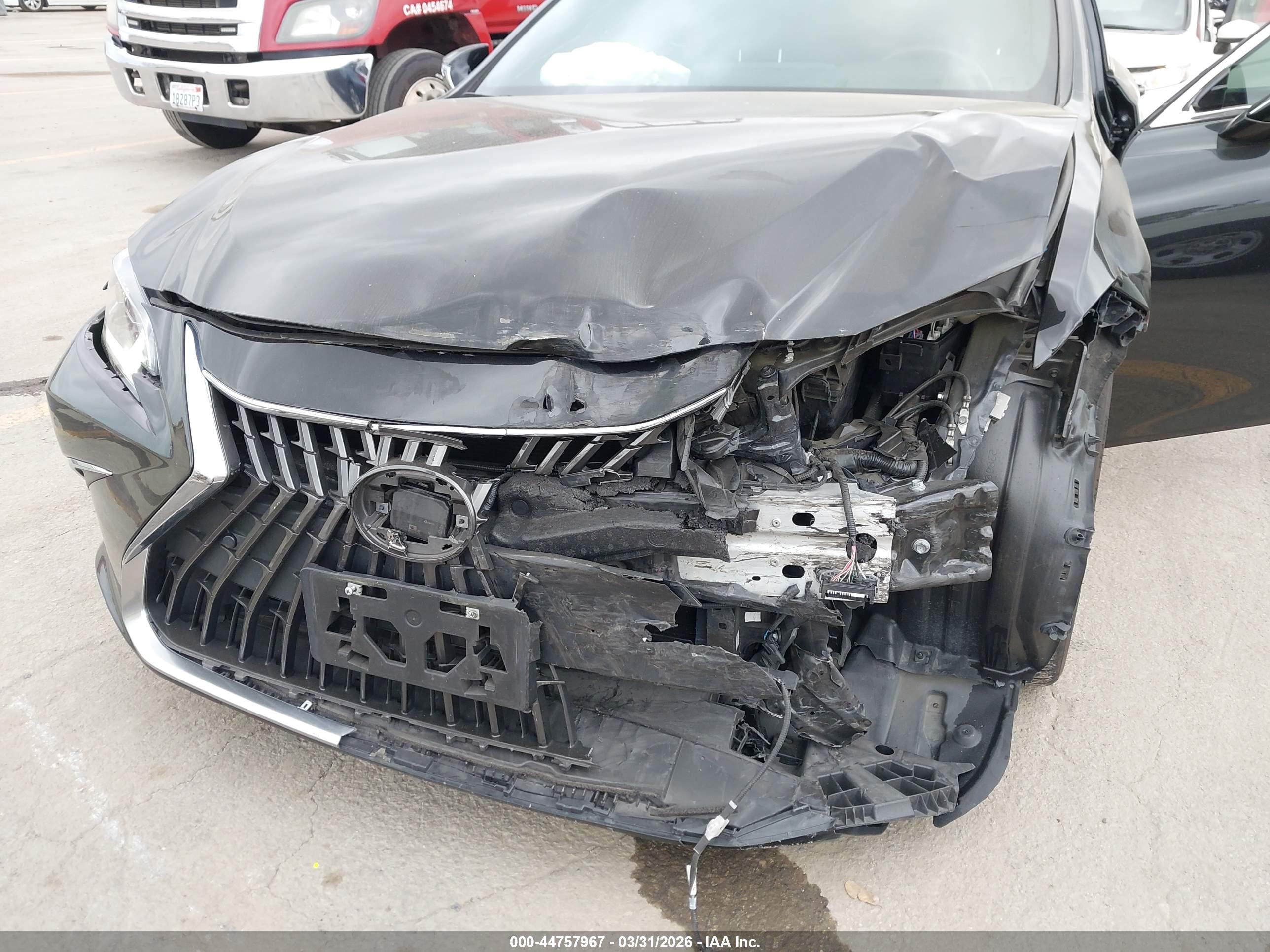LEXUS ES image 6